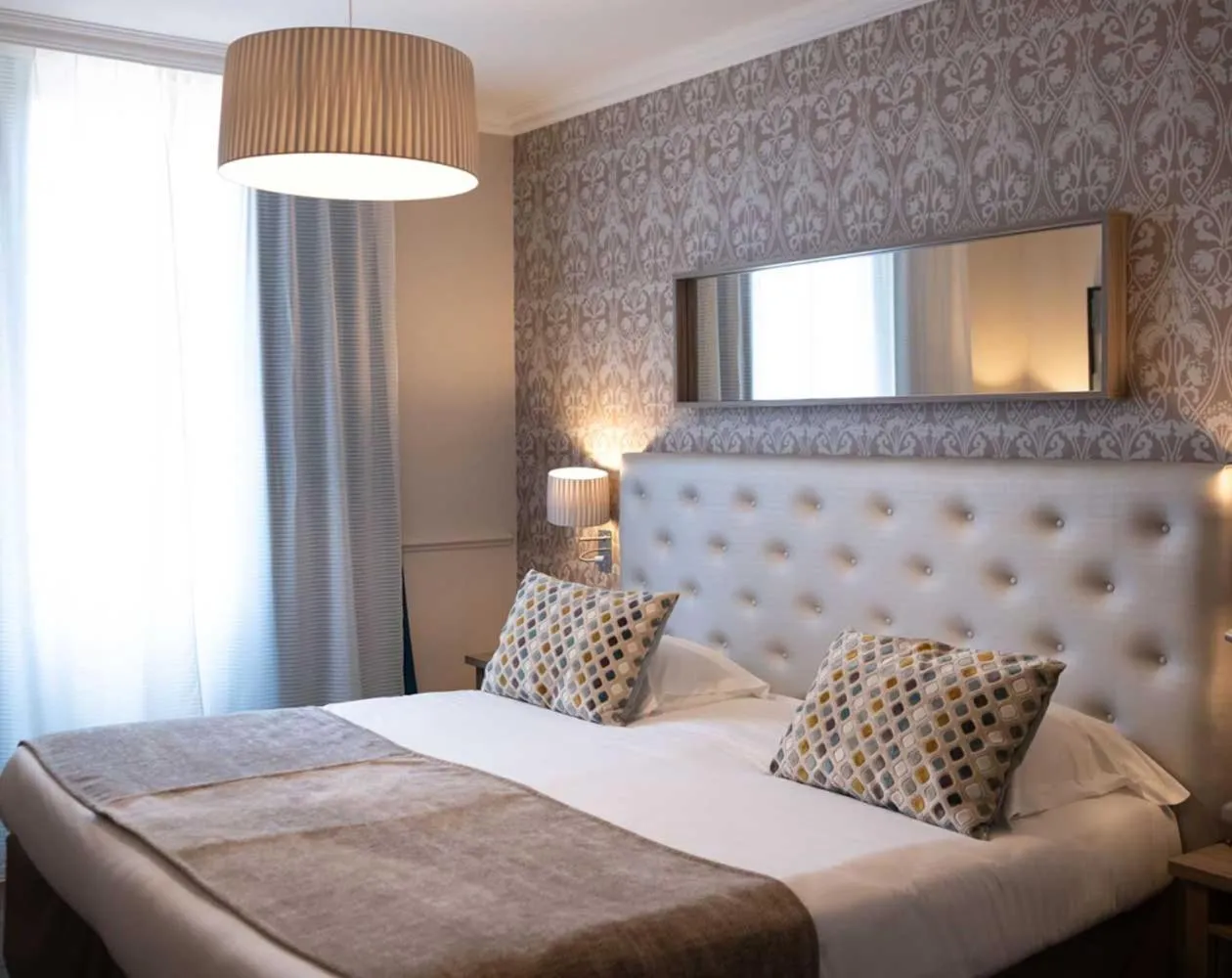 Bed in Hôtel Le Royal Promenade des Anglais