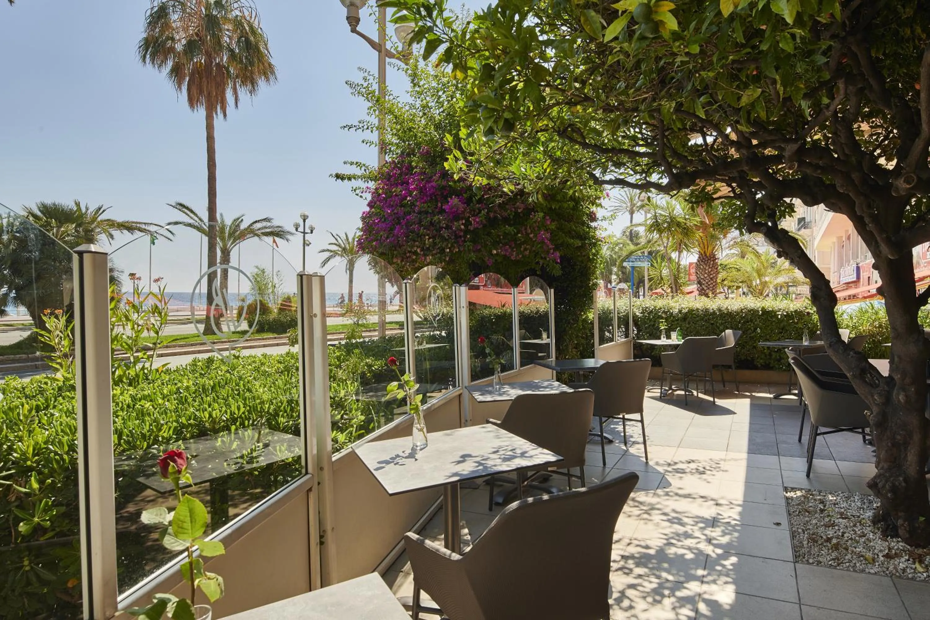 Patio in Hôtel Le Royal Promenade des Anglais