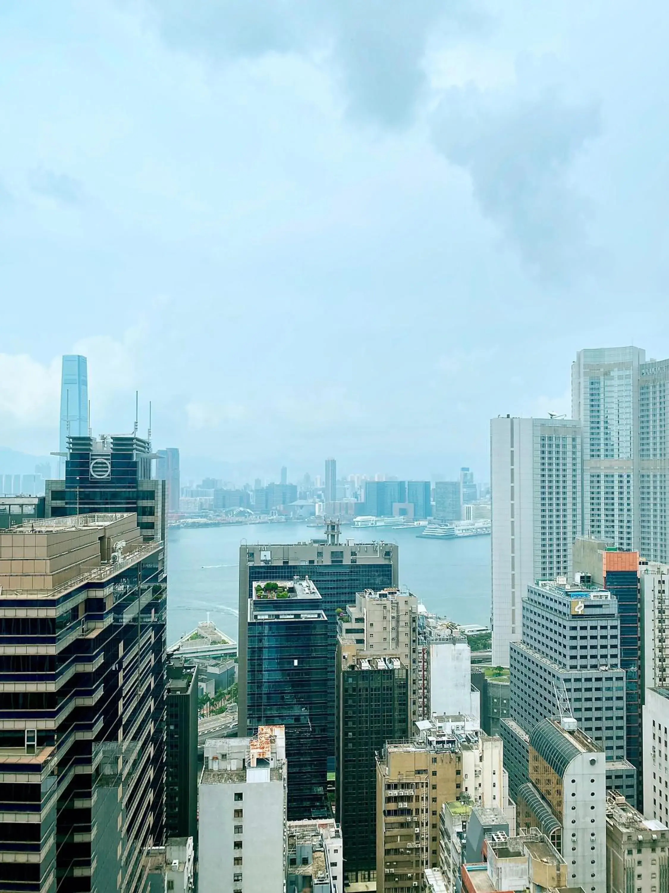 Sea view in Lan Kwai Fong Hotel - Kau U Fong Sea view in Lan Kwai Fong Hotel - Kau U Fong