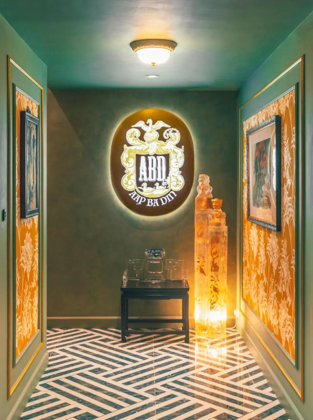 Restaurant/places to eat in Lan Kwai Fong Hotel - Kau U Fong Restaurant/places to eat in Lan Kwai Fong Hotel - Kau U Fong