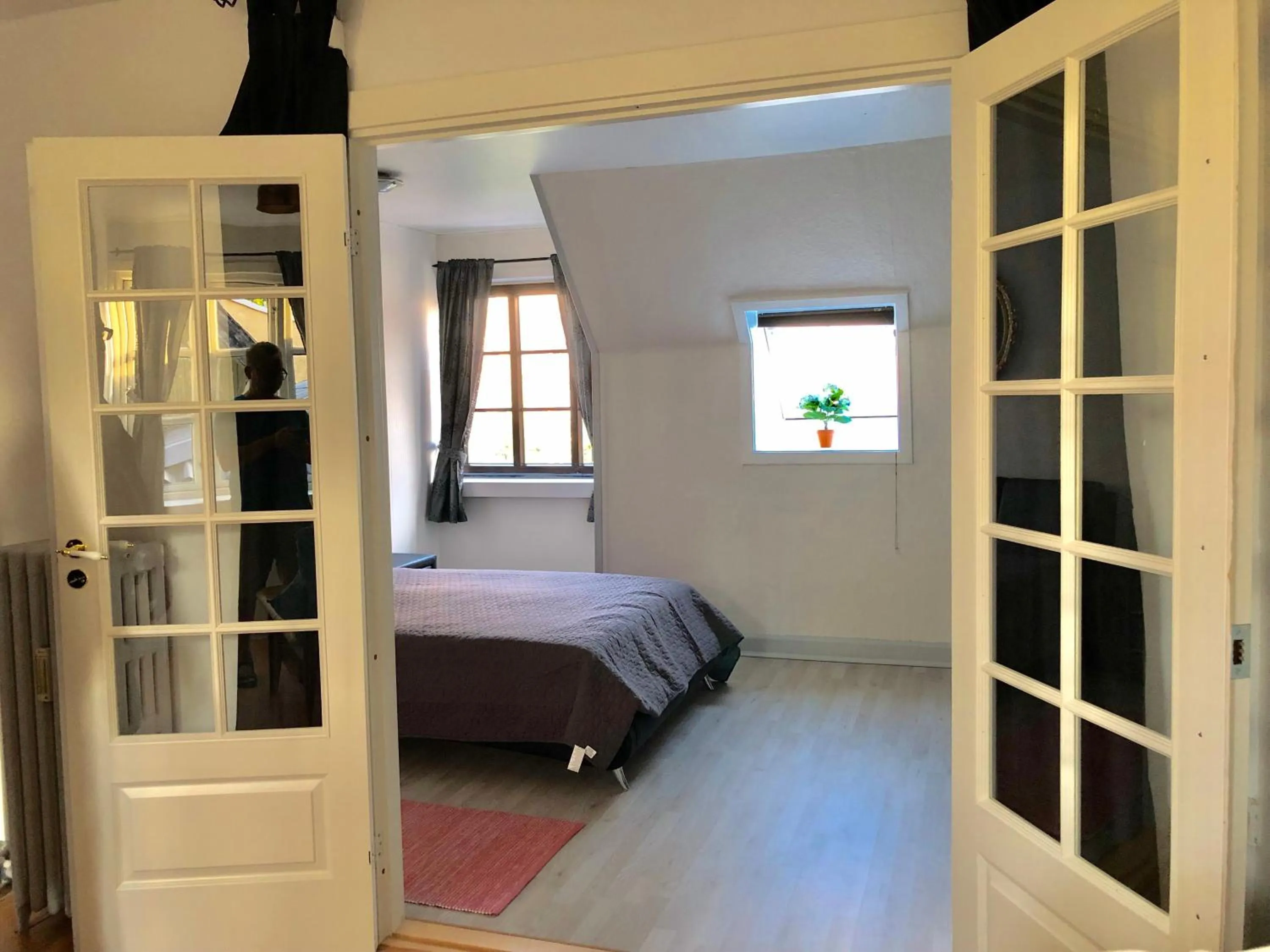 Photo of the whole room, Bed in HotelPandekagehuset B&B