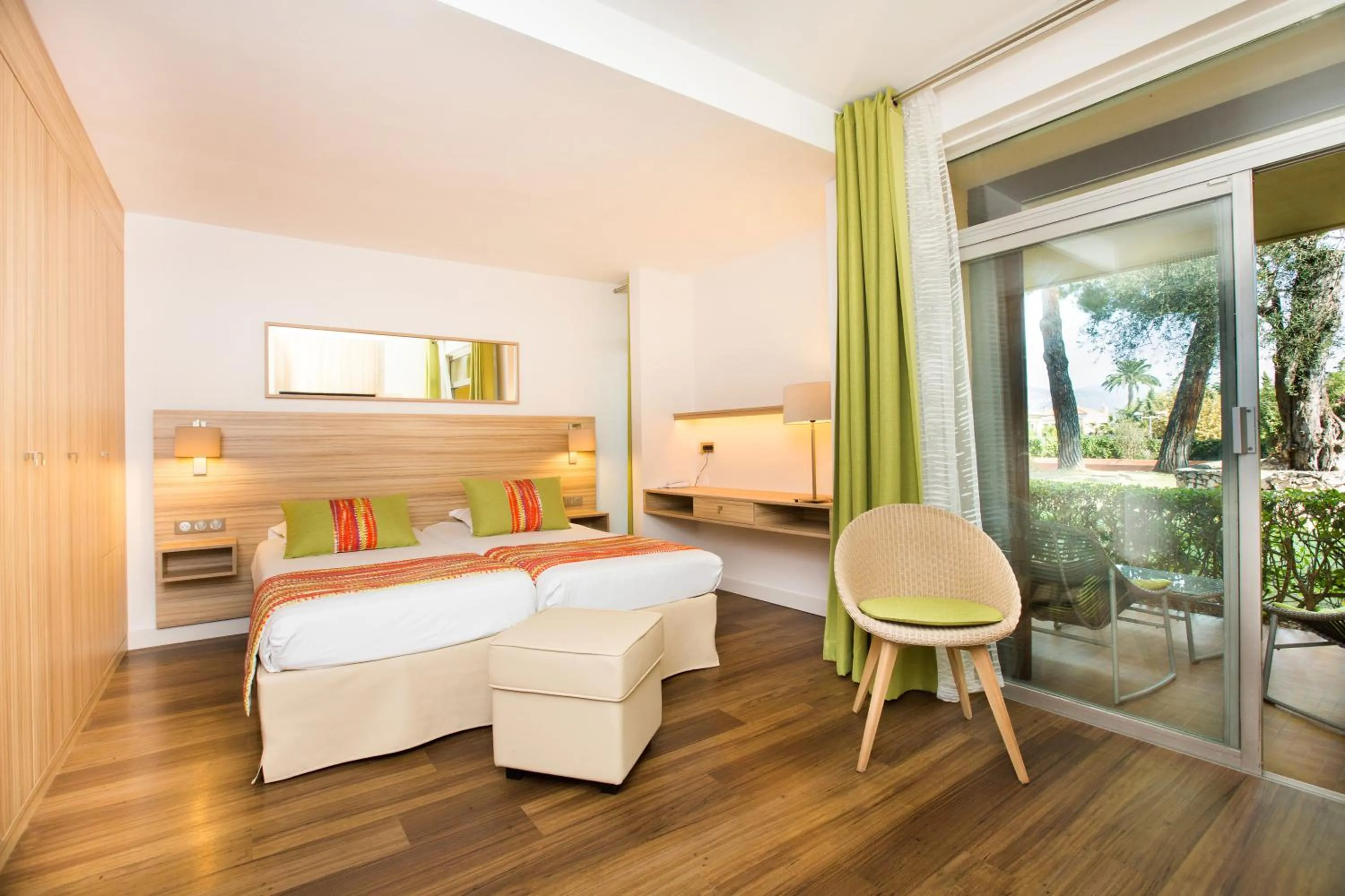 Bedroom, Bed in Hôtel Vacances Bleues Delcloy