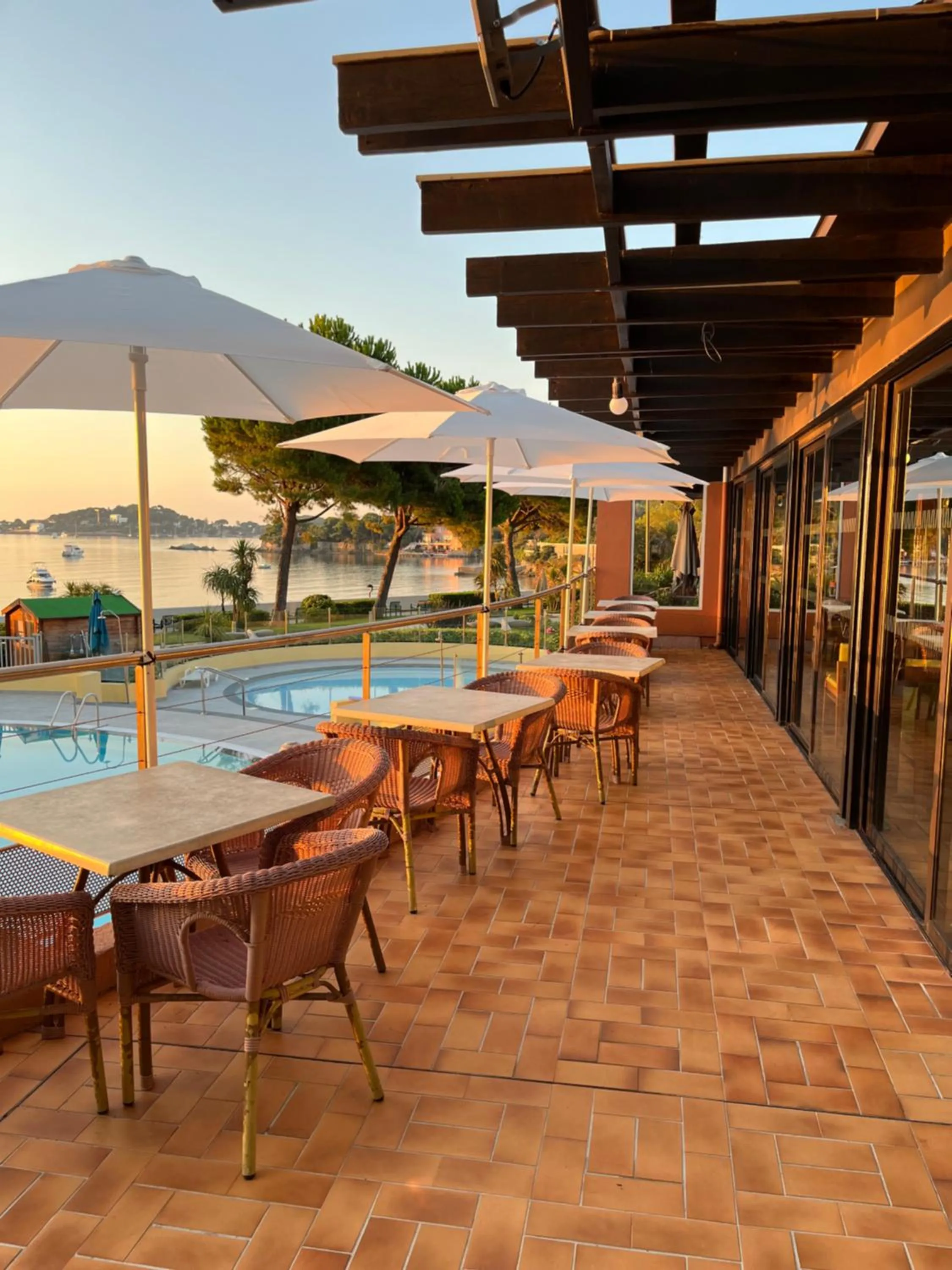 Breakfast in Hôtel Vacances Bleues Delcloy