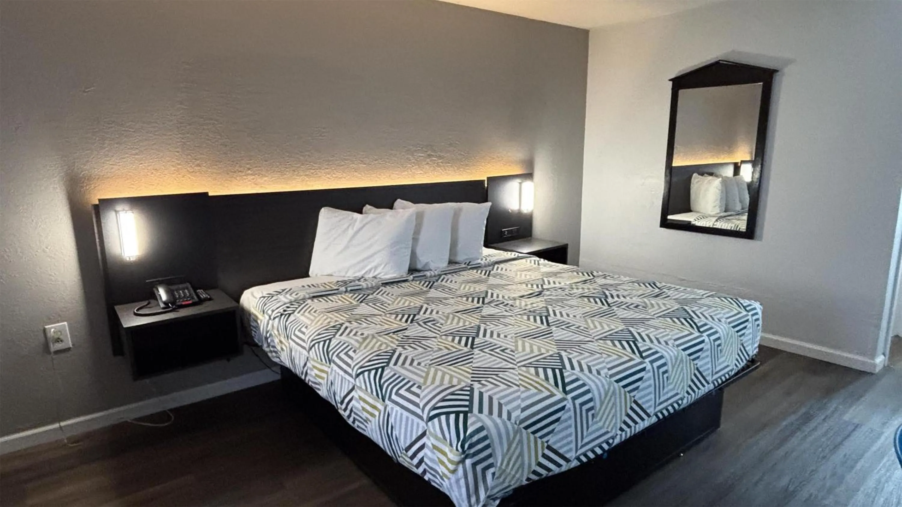 Bedroom, Bed in Motel 6 Conway, SC