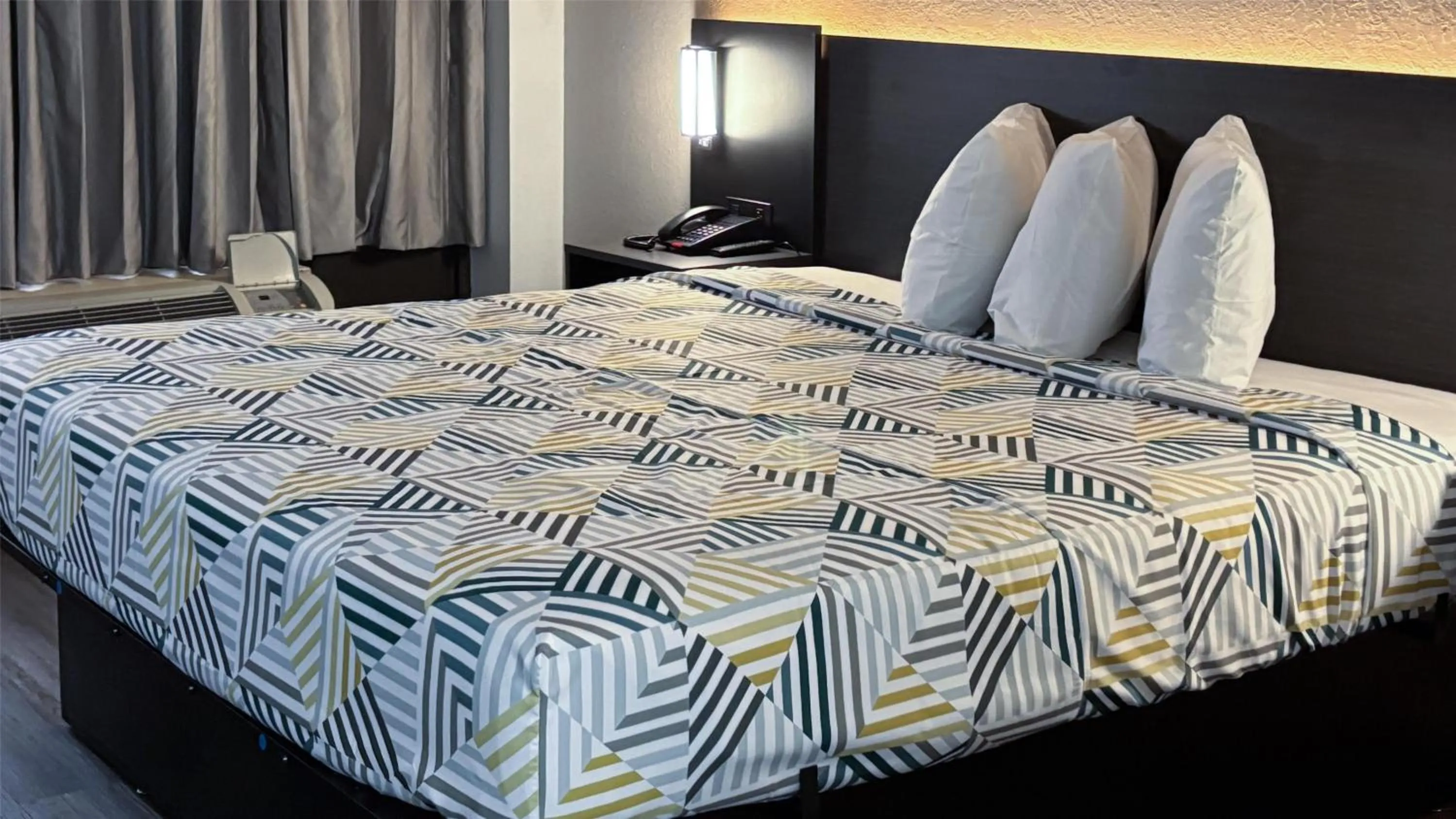 Bedroom, Bed in Motel 6 Conway, SC