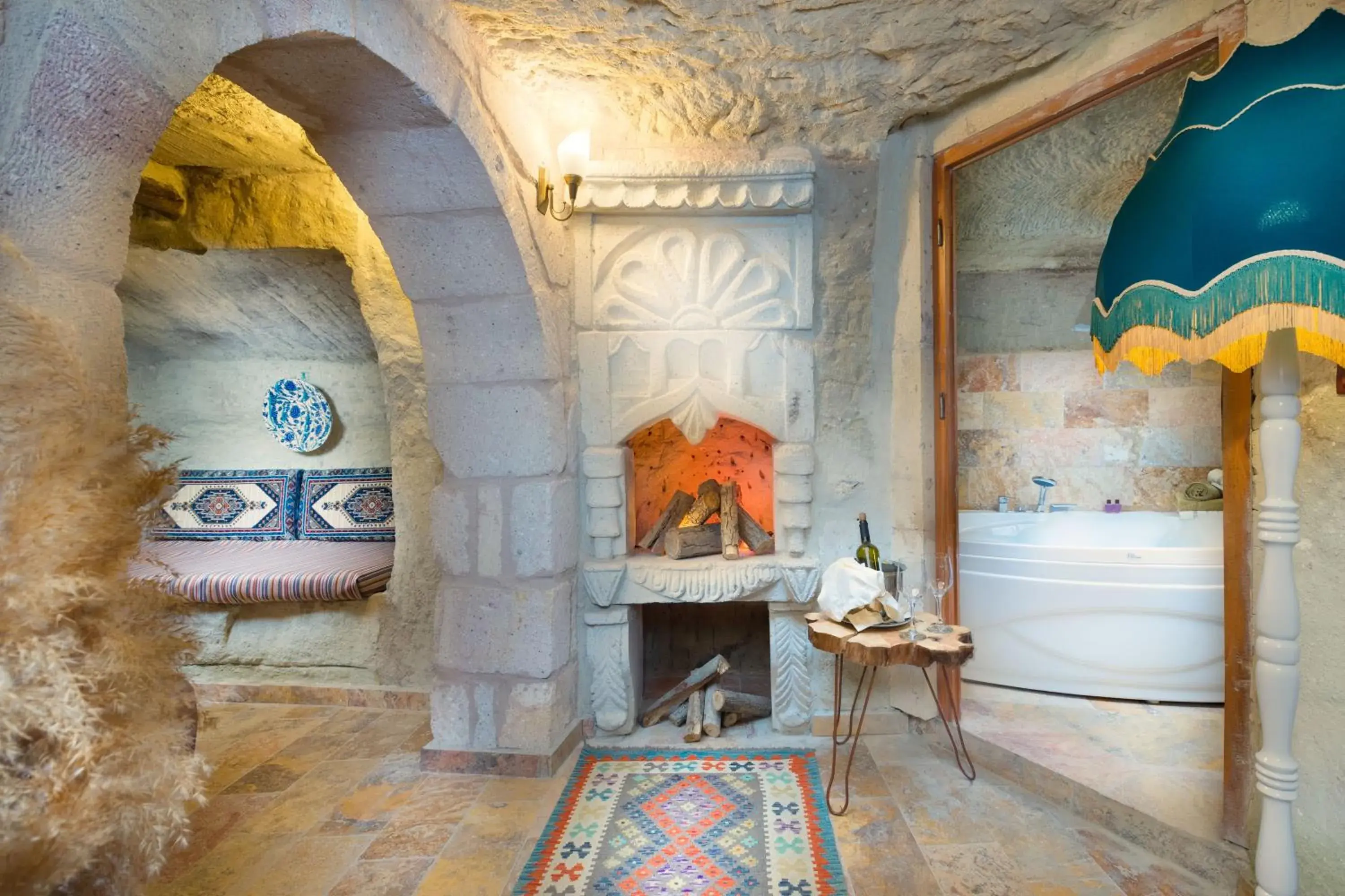 Deluxe Double Room with Bath in Cappadocia Splendid Cave Hotel Deluxe Double Room with Bath in Cappadocia Splendid Cave Hotel