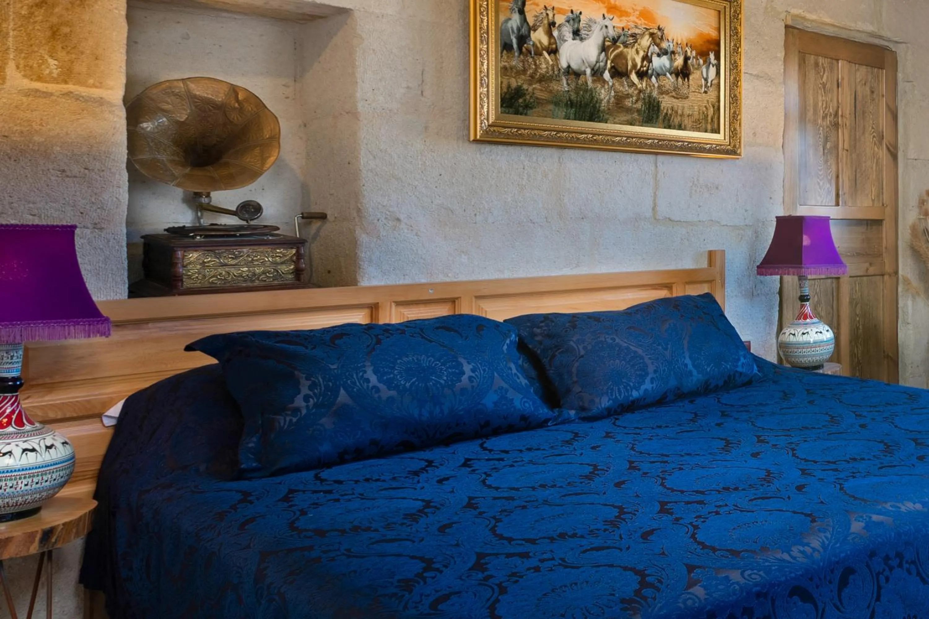 Bed in Cappadocia Splendid Cave Hotel