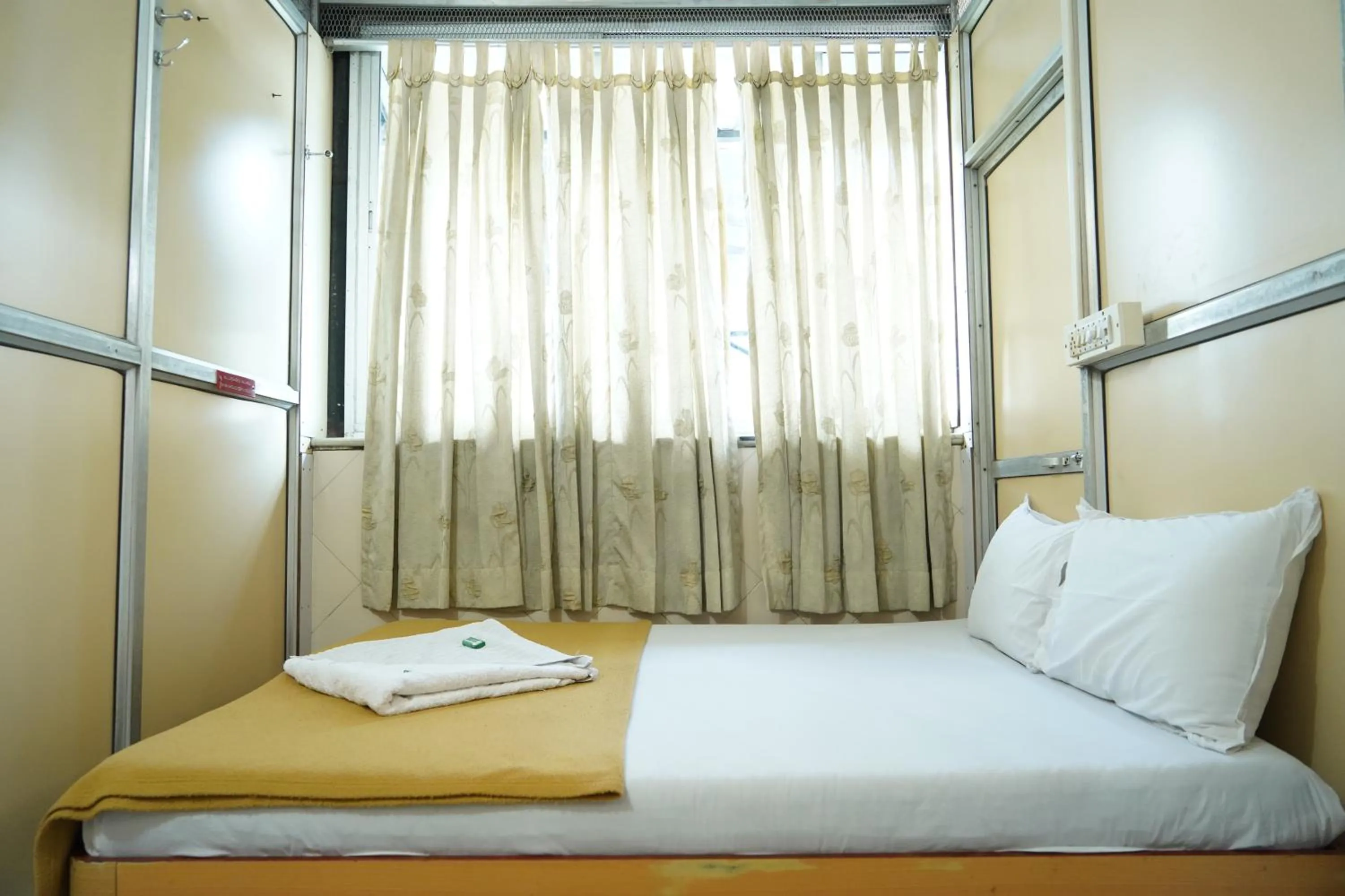 Bed in Sharda Residency