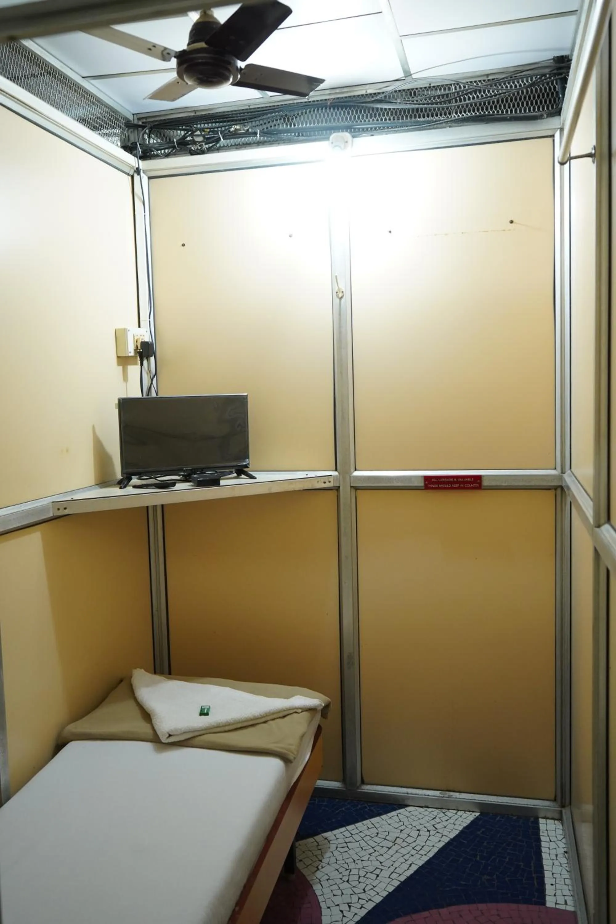 Bed in Sharda Residency