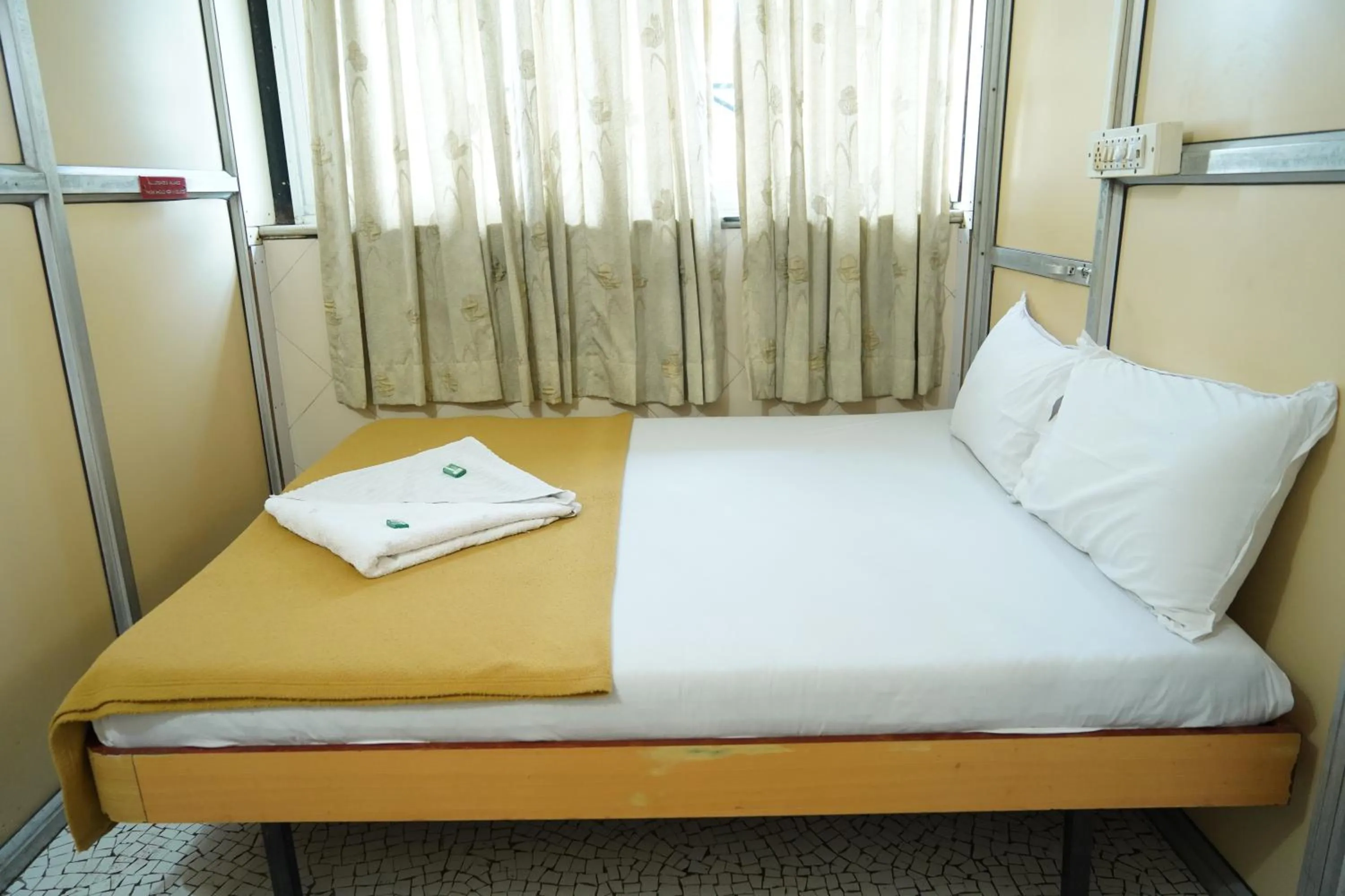 Bed in Sharda Residency