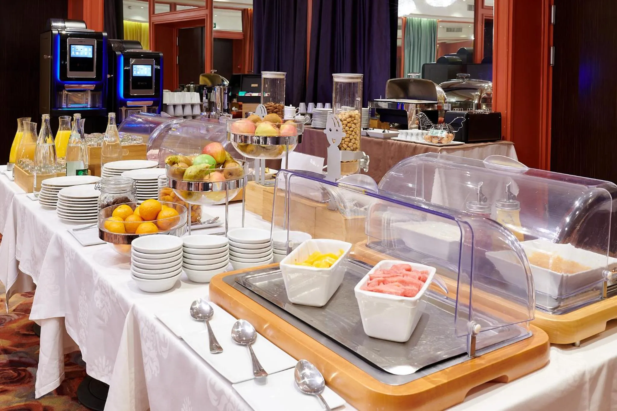 Buffet breakfast in Hotel Vacances Bleues Provinces Opera
