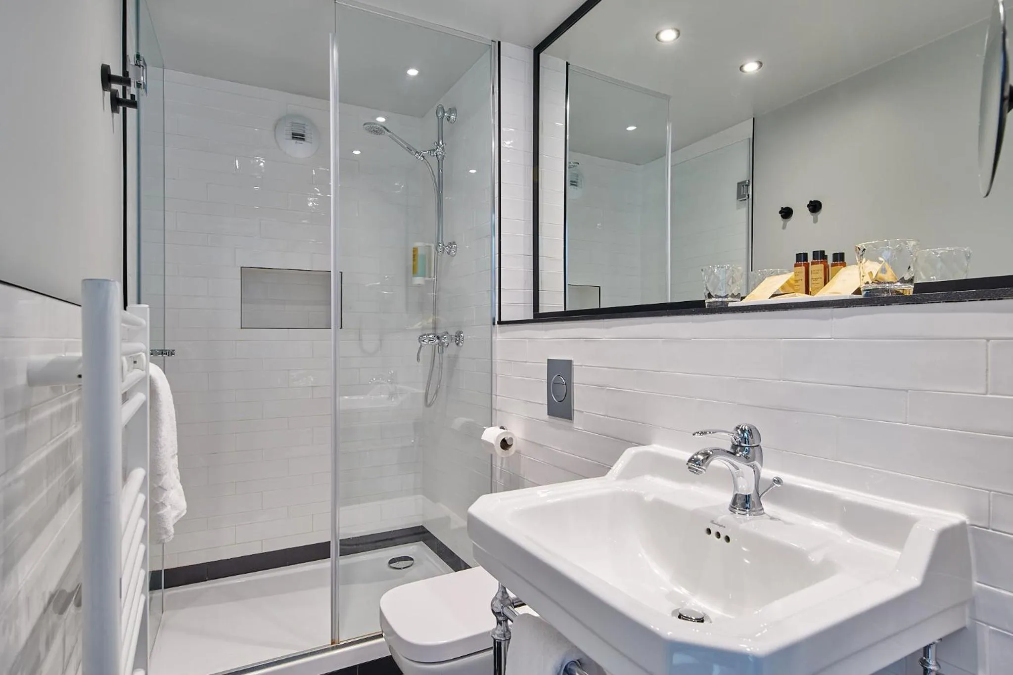 Bathroom in Hotel Vacances Bleues Provinces Opera