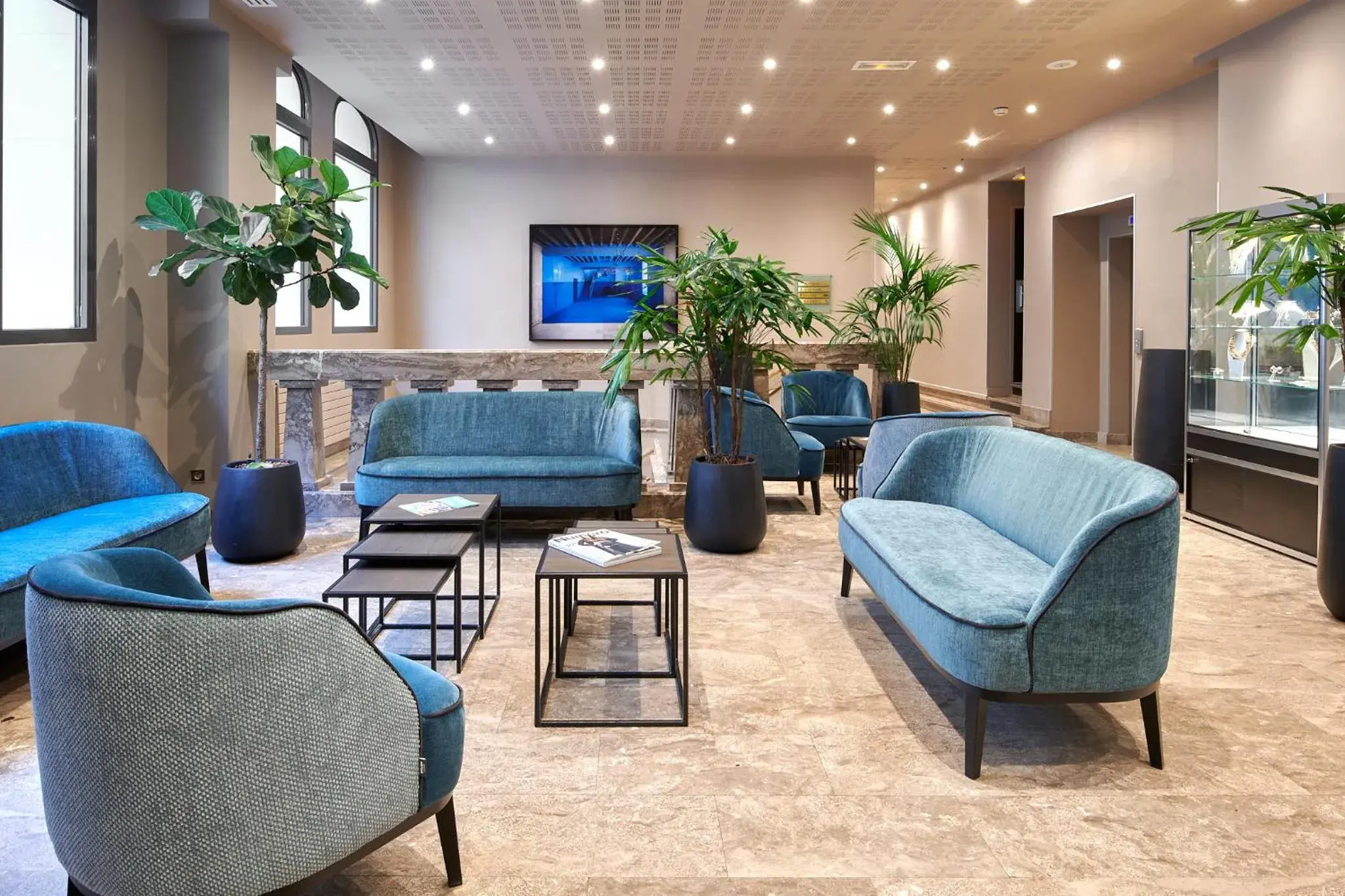 Lobby or reception in Hotel Vacances Bleues Provinces Opera Lobby or reception in Hotel Vacances Bleues Provinces Opera