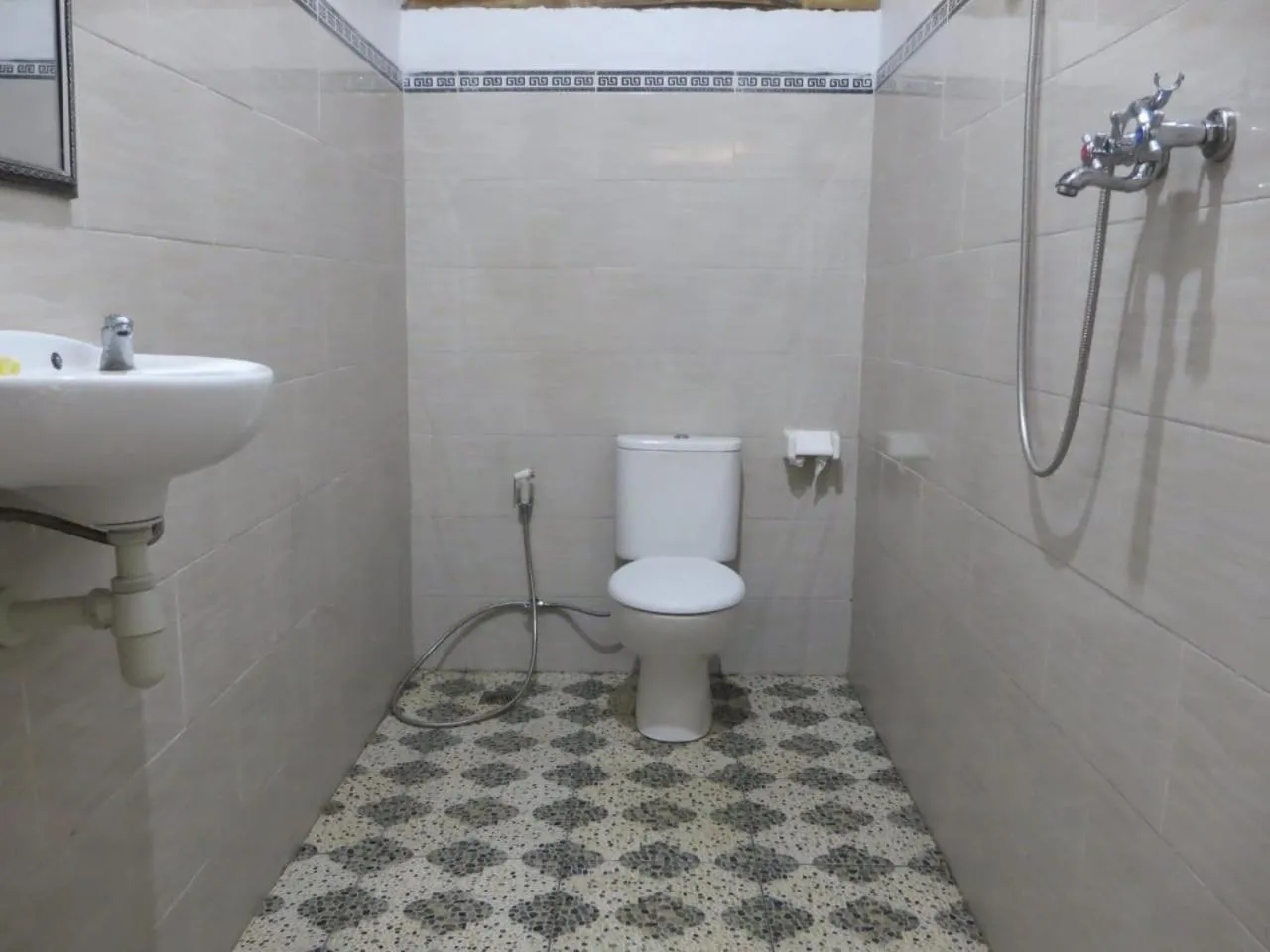 Shower in Sakti OceanView Nusa Penida