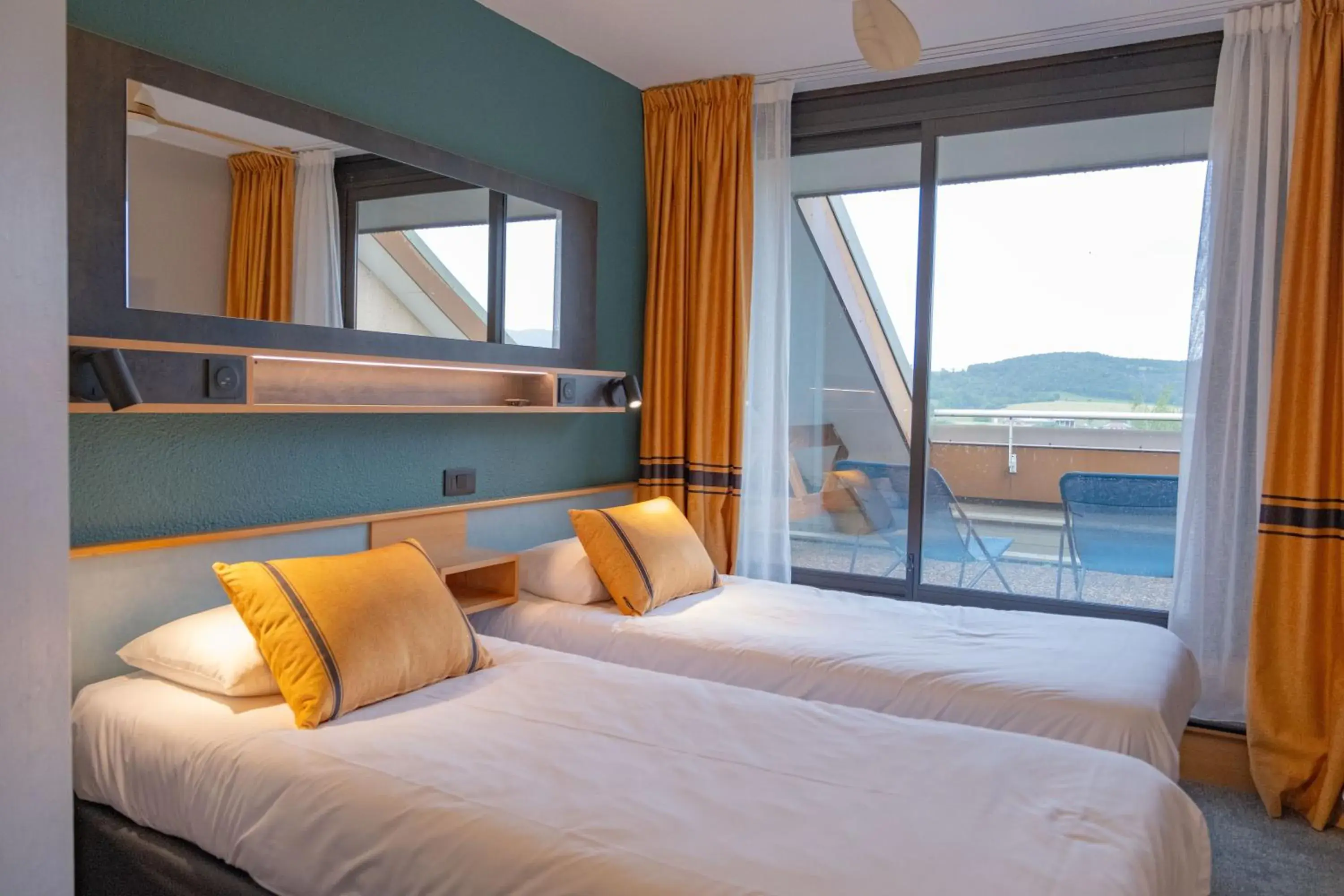 Photo of the whole room, Bed in Club Vacances Bleues Les Horizons du Lac (anciennement Serre-du-Villard) Photo of the whole room, Bed in Club Vacances Bleues Les Horizons du Lac (anciennement Serre-du-Villard)