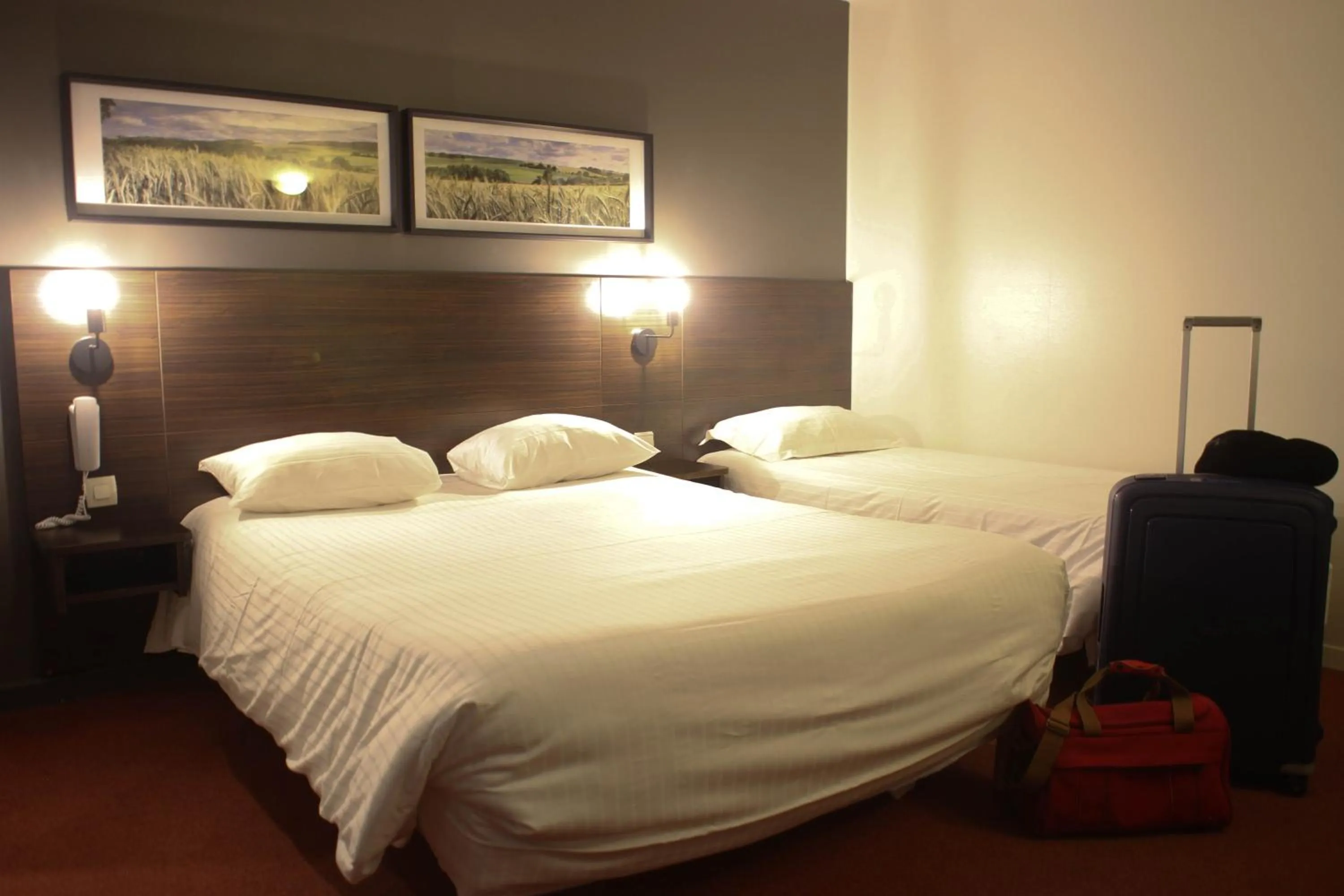 Bed in Orly Superior Hotel