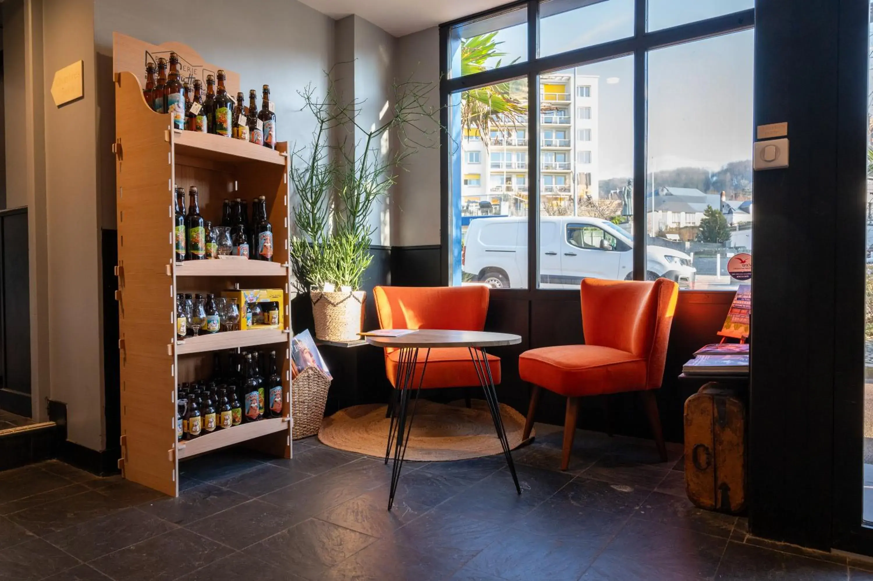 Lobby or reception in LOGIS HOTEL - La Petite Rade Lobby or reception in LOGIS HOTEL - La Petite Rade