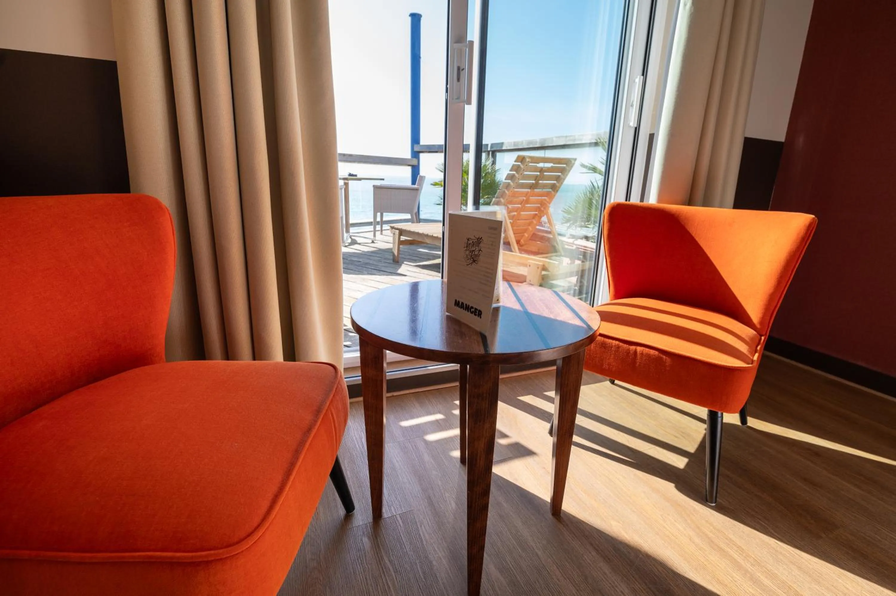 Living room in LOGIS HOTEL - La Petite Rade