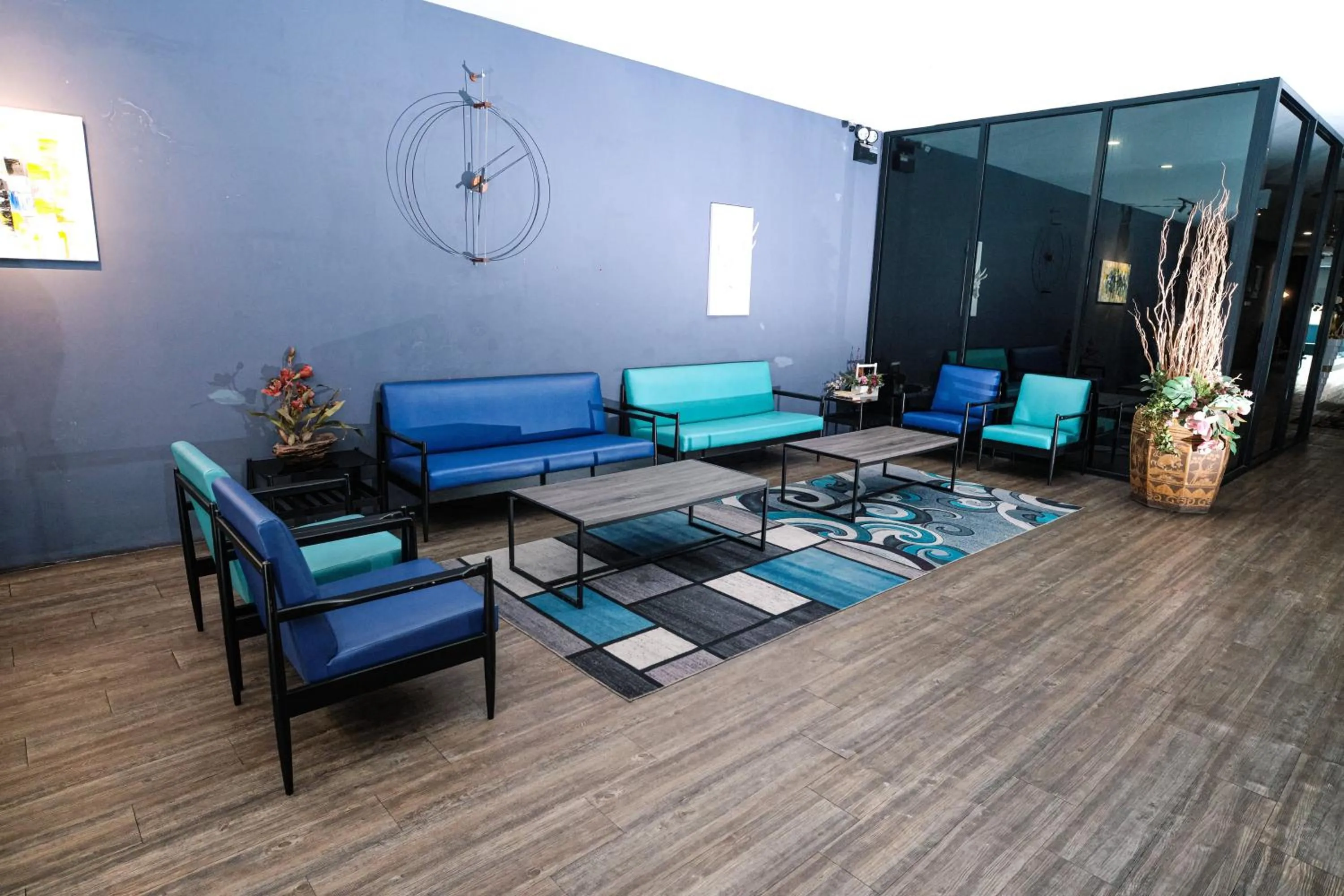 Seating area in Palette Georgetown Formerly WoW Hotel