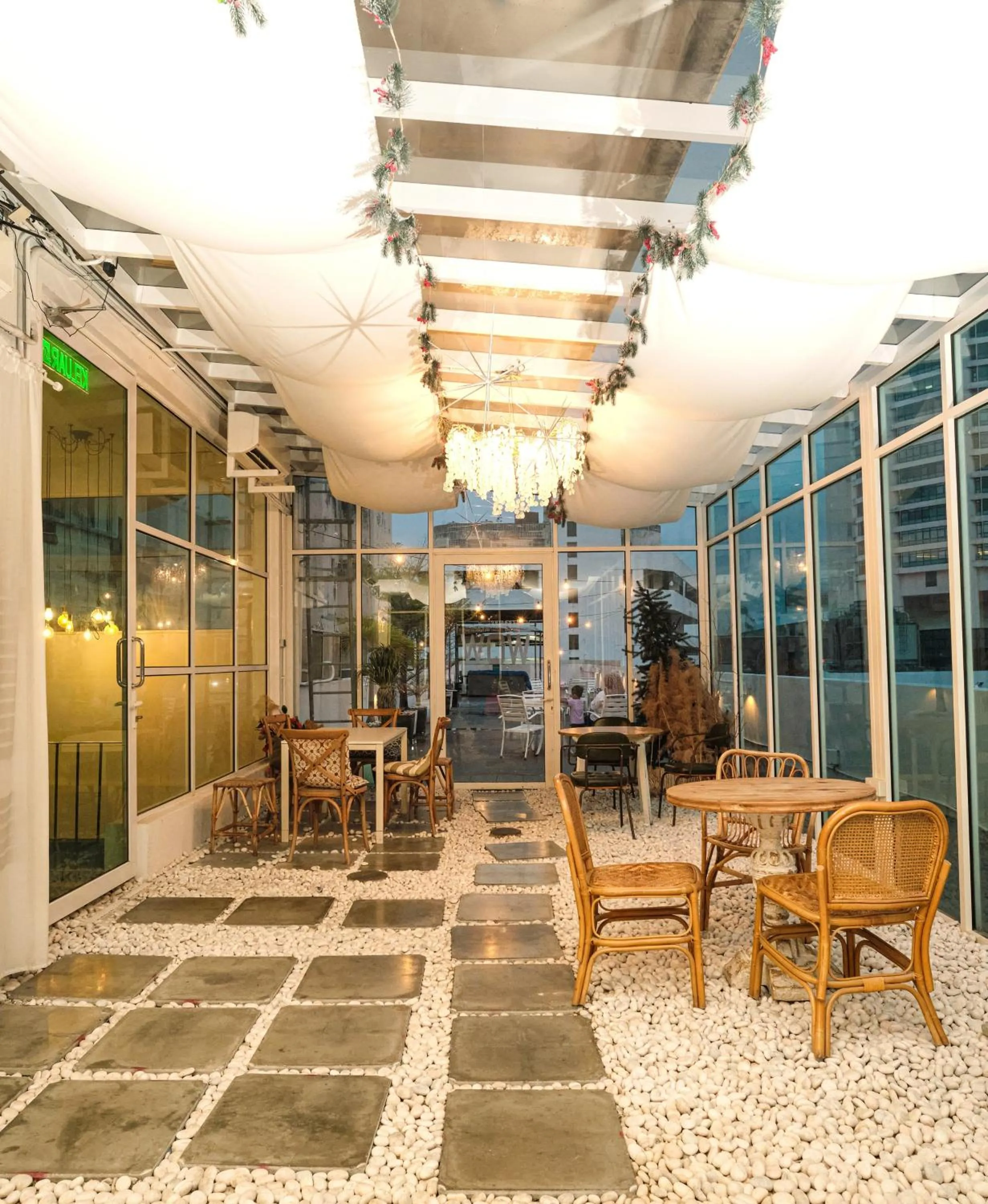 Restaurant/places to eat in Palette Georgetown Formerly WoW Hotel