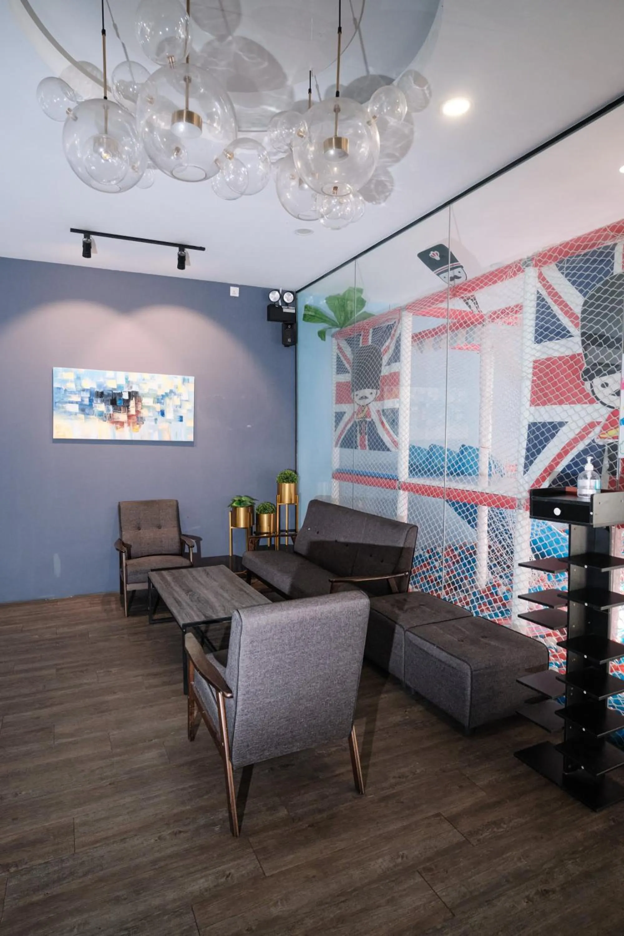 Seating area in Palette Georgetown Formerly WoW Hotel