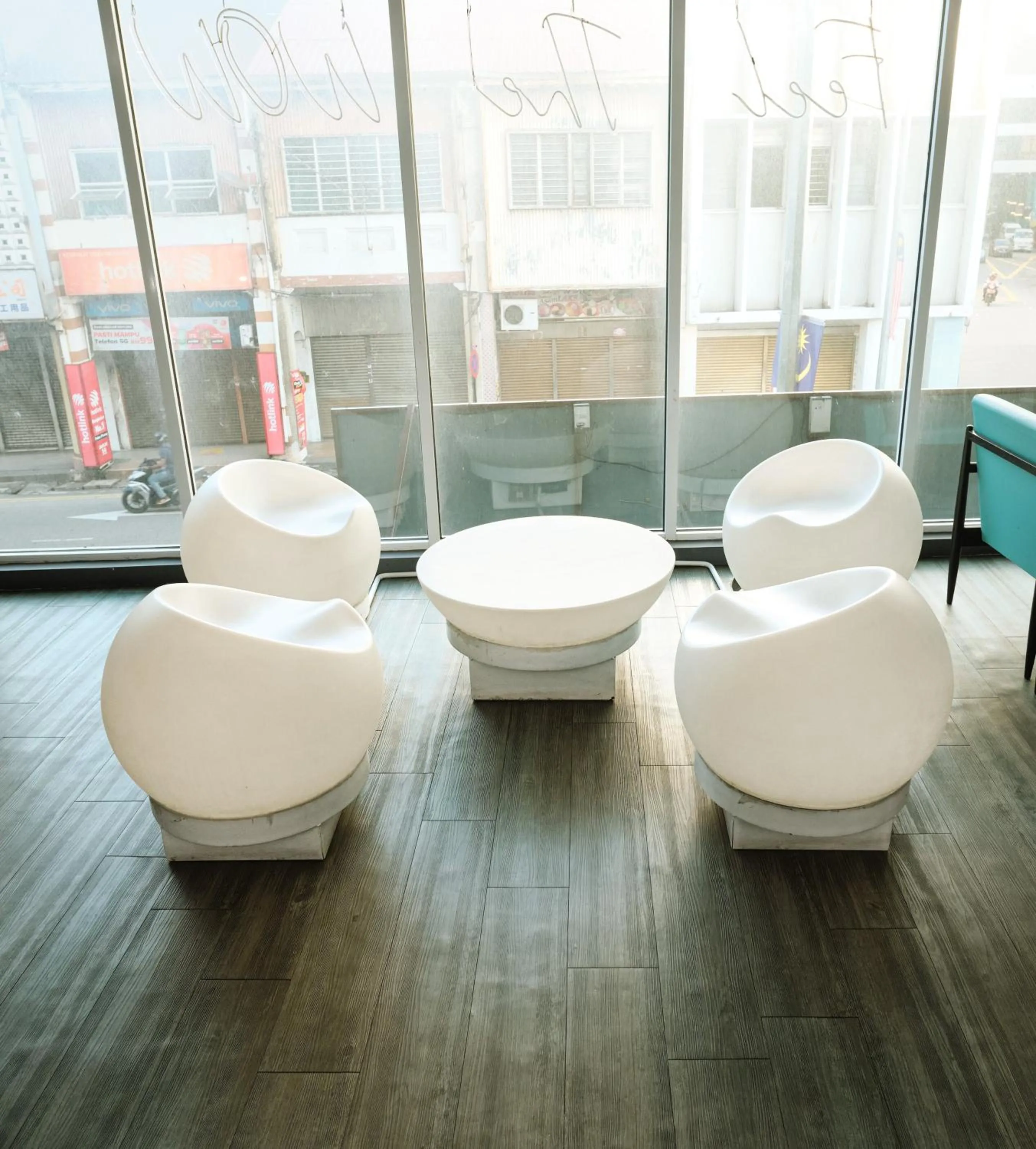 Seating area in Palette Georgetown Formerly WoW Hotel