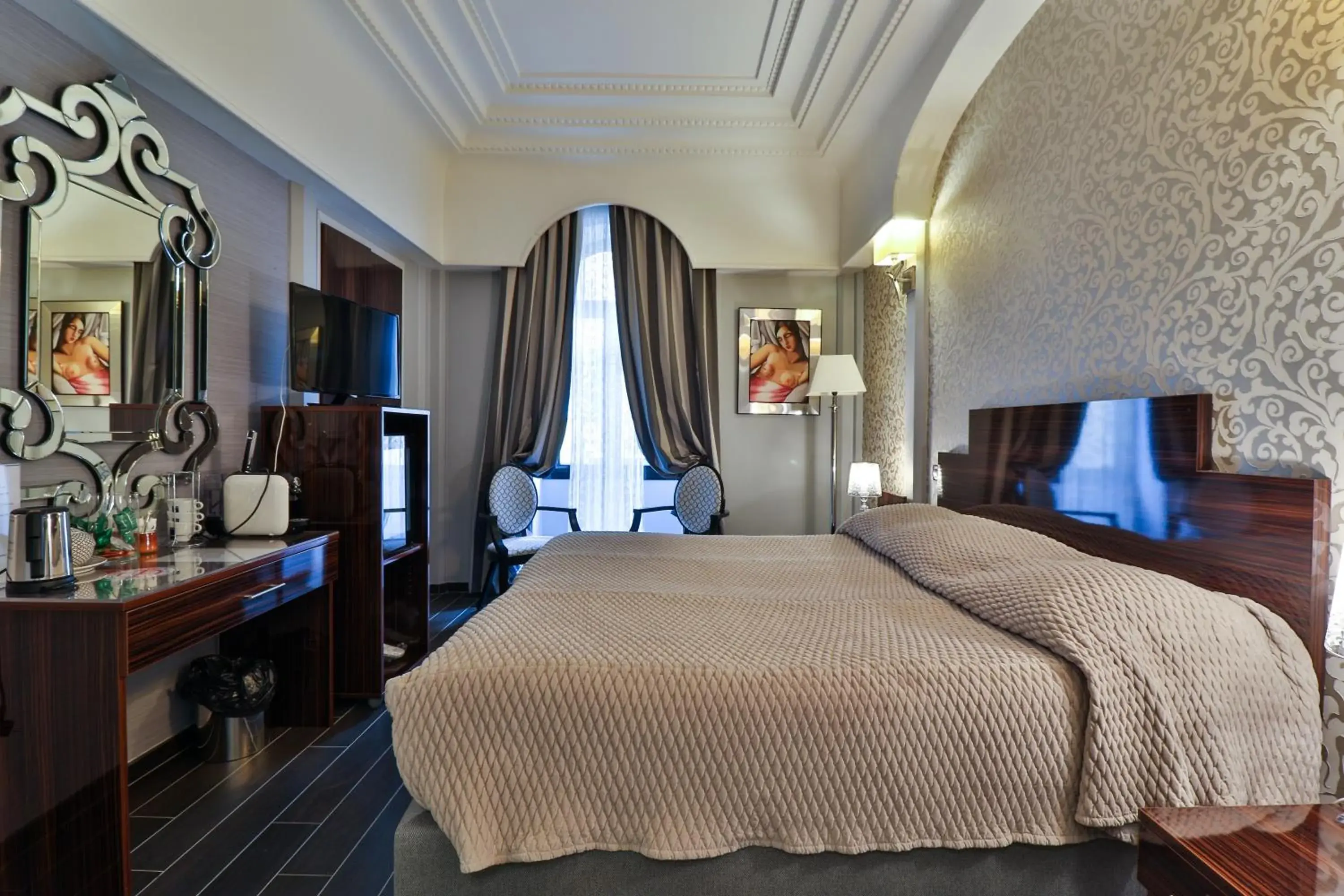 Photo of the whole room, Bed in Hotel Le Meurice