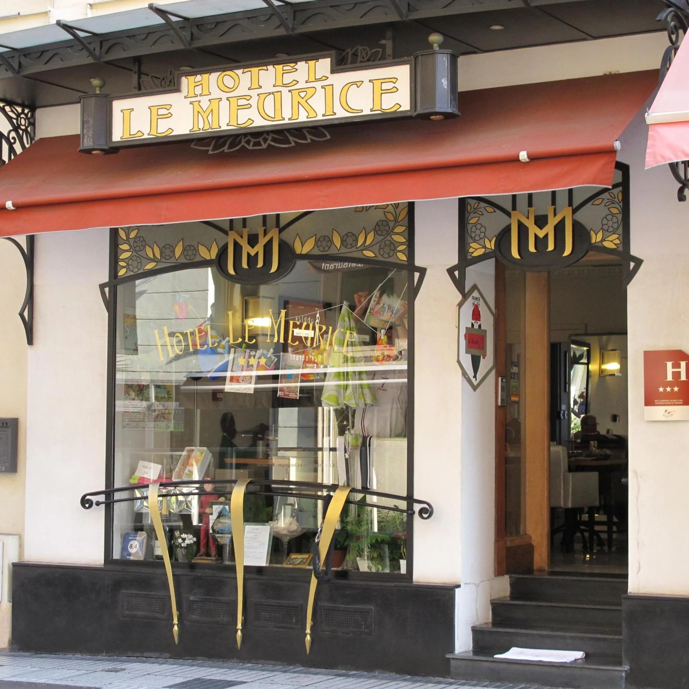 Facade/entrance in Hotel Le Meurice