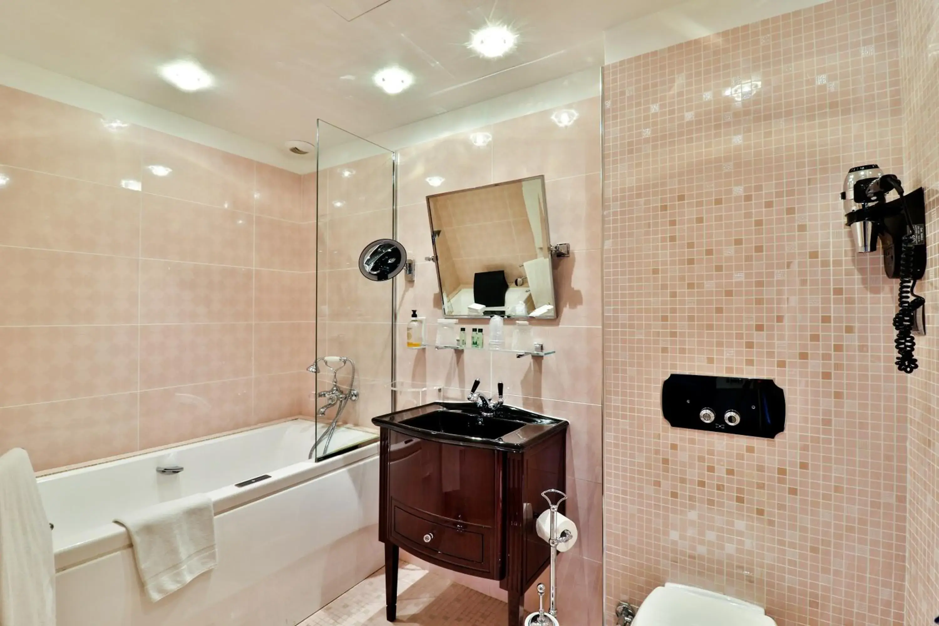 Bathroom in Hotel Le Meurice