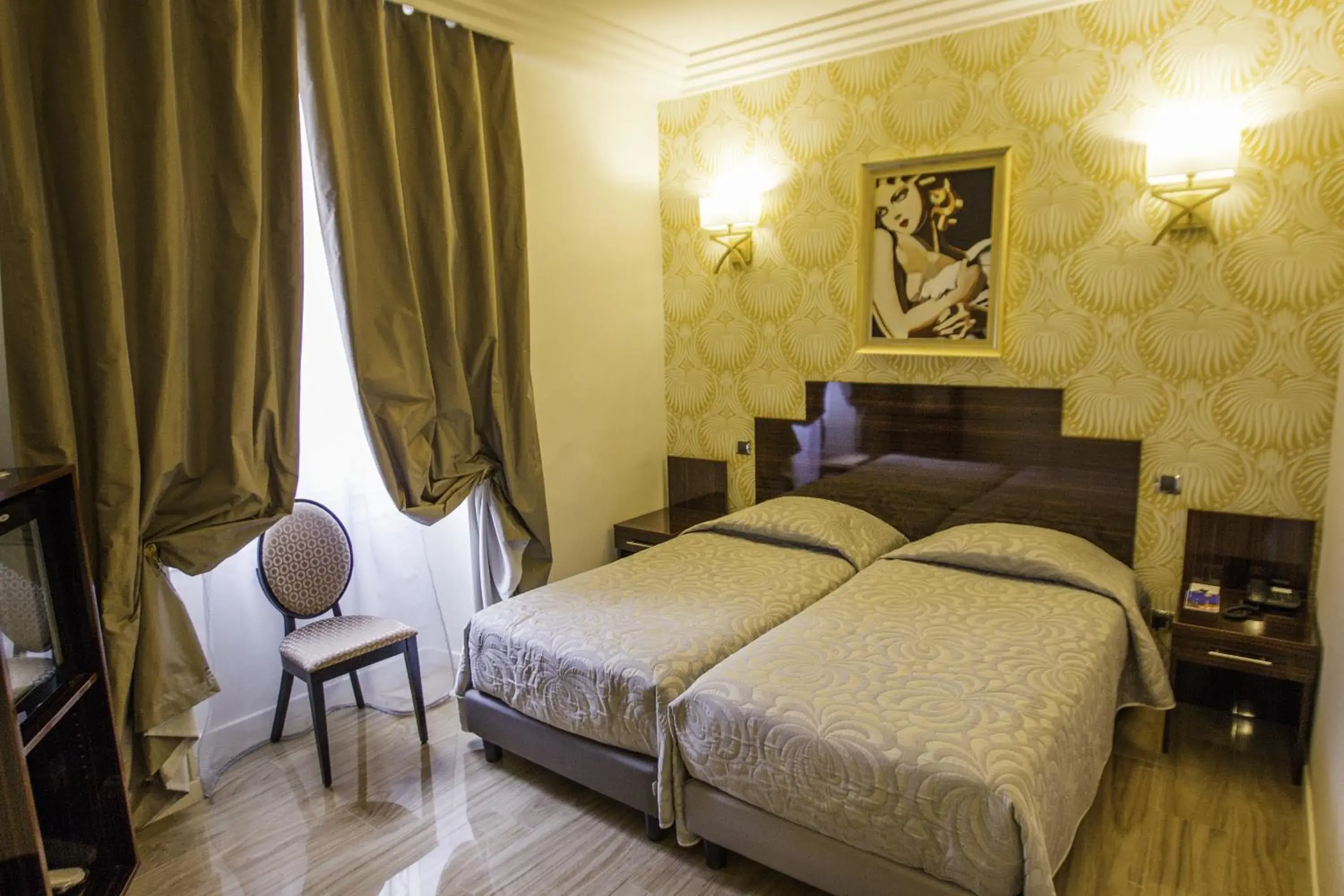 Photo of the whole room, Bed in Hotel Le Meurice