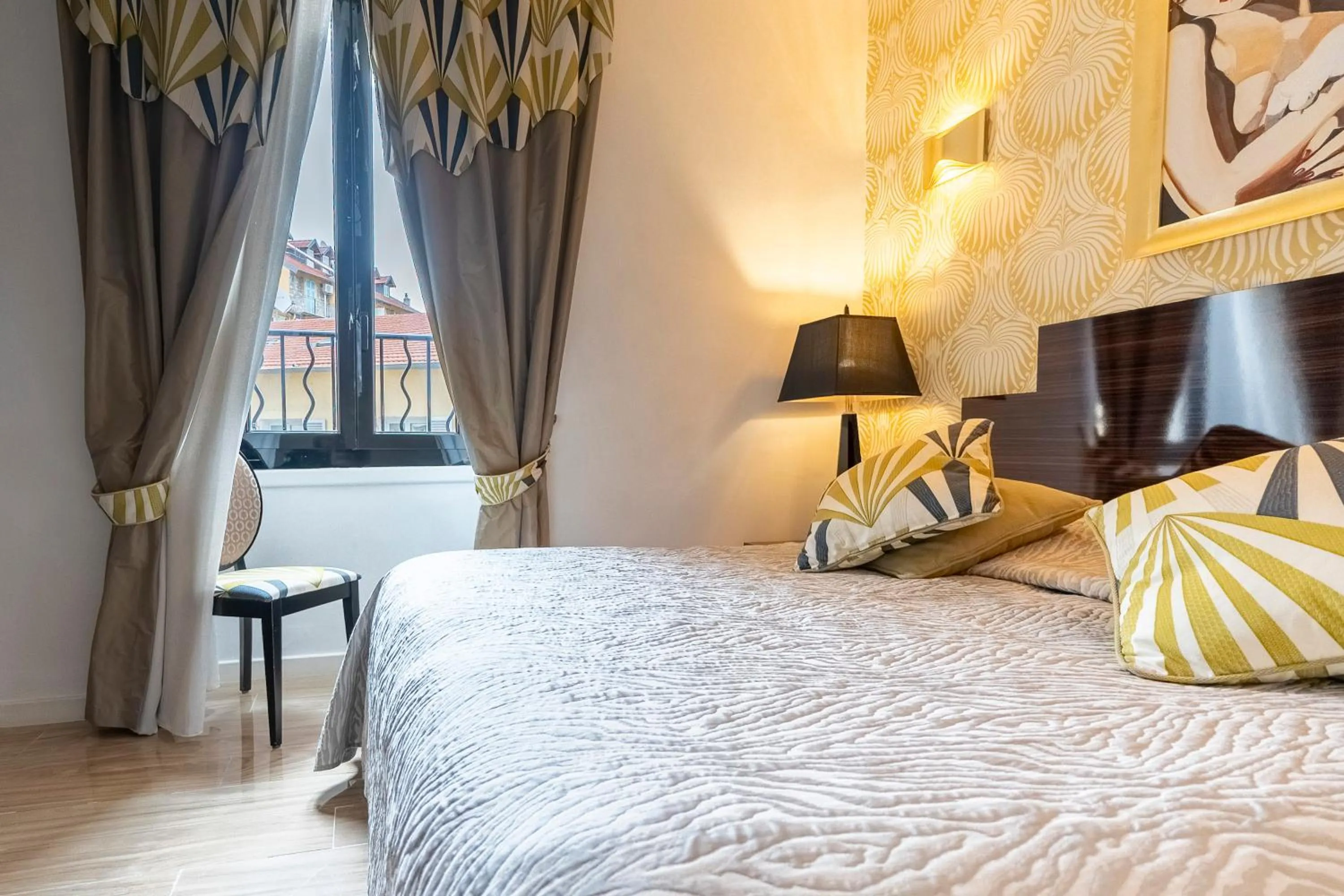 Bed in Hotel Le Meurice