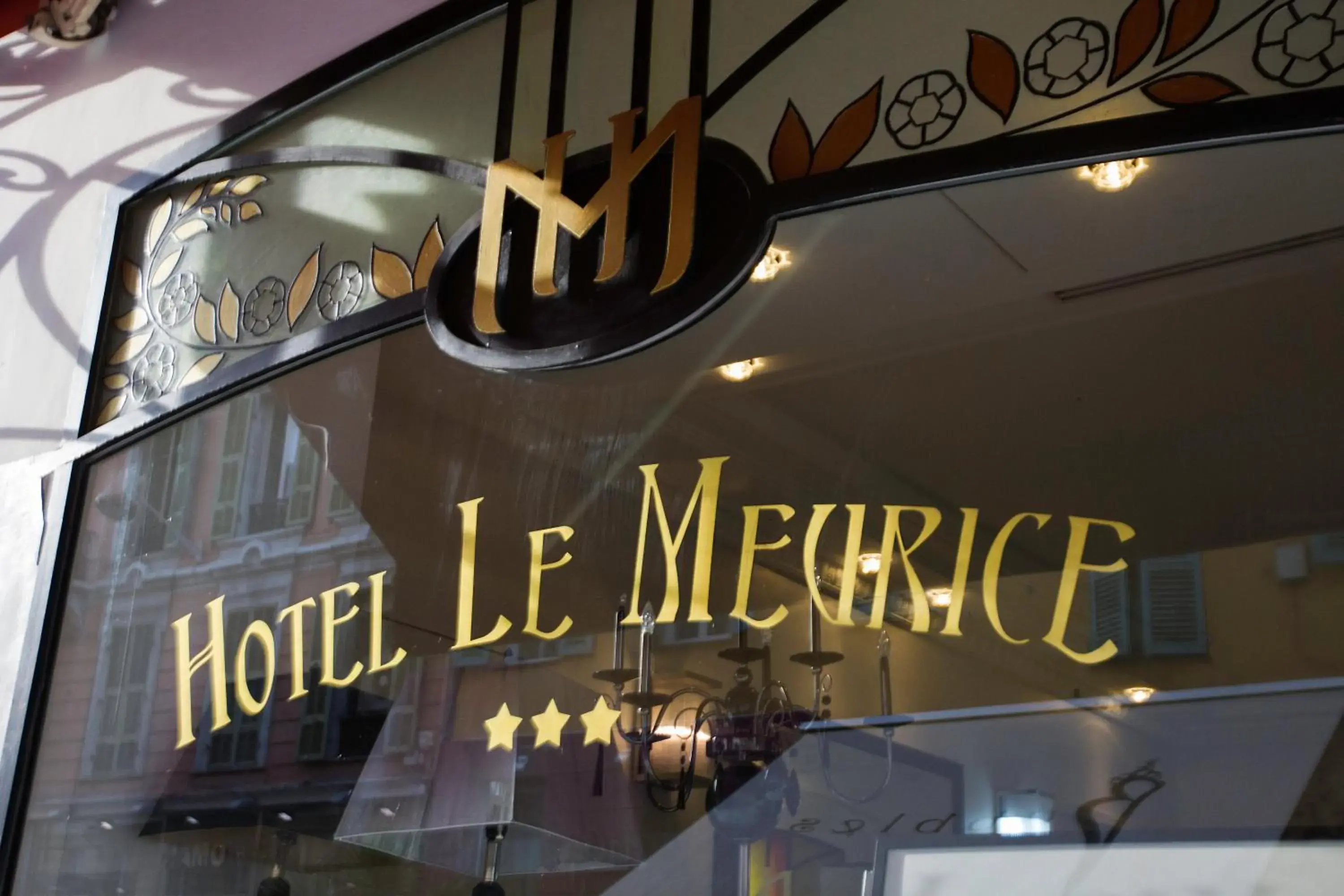 Property logo or sign in Hotel Le Meurice
