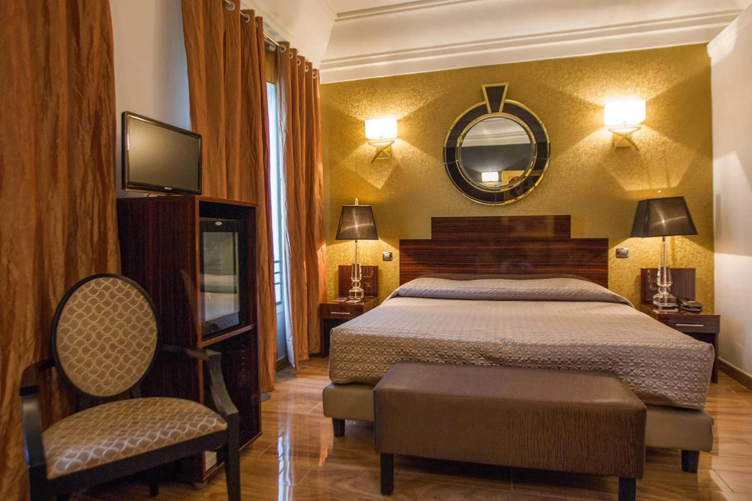 Photo of the whole room, Bed in Hotel Le Meurice