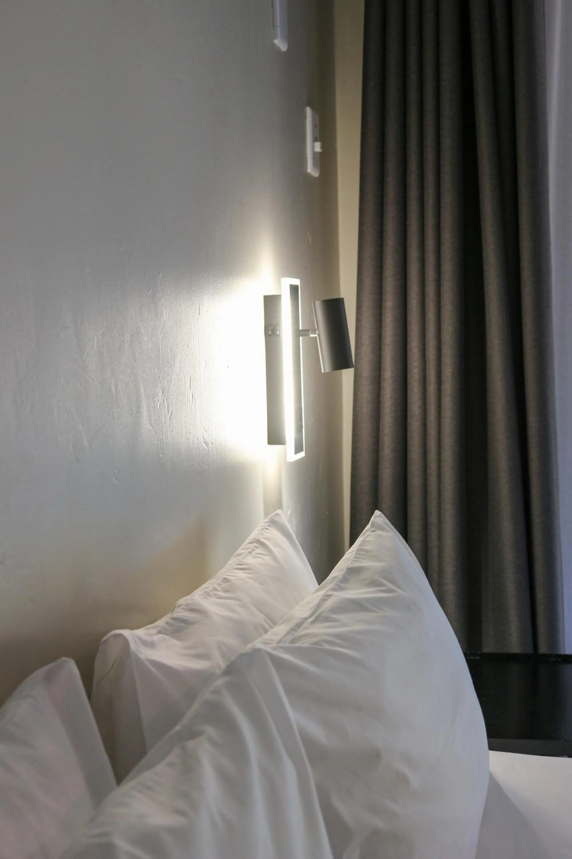 Bed in Luxury Heights Guesthouse- Pool under renovation