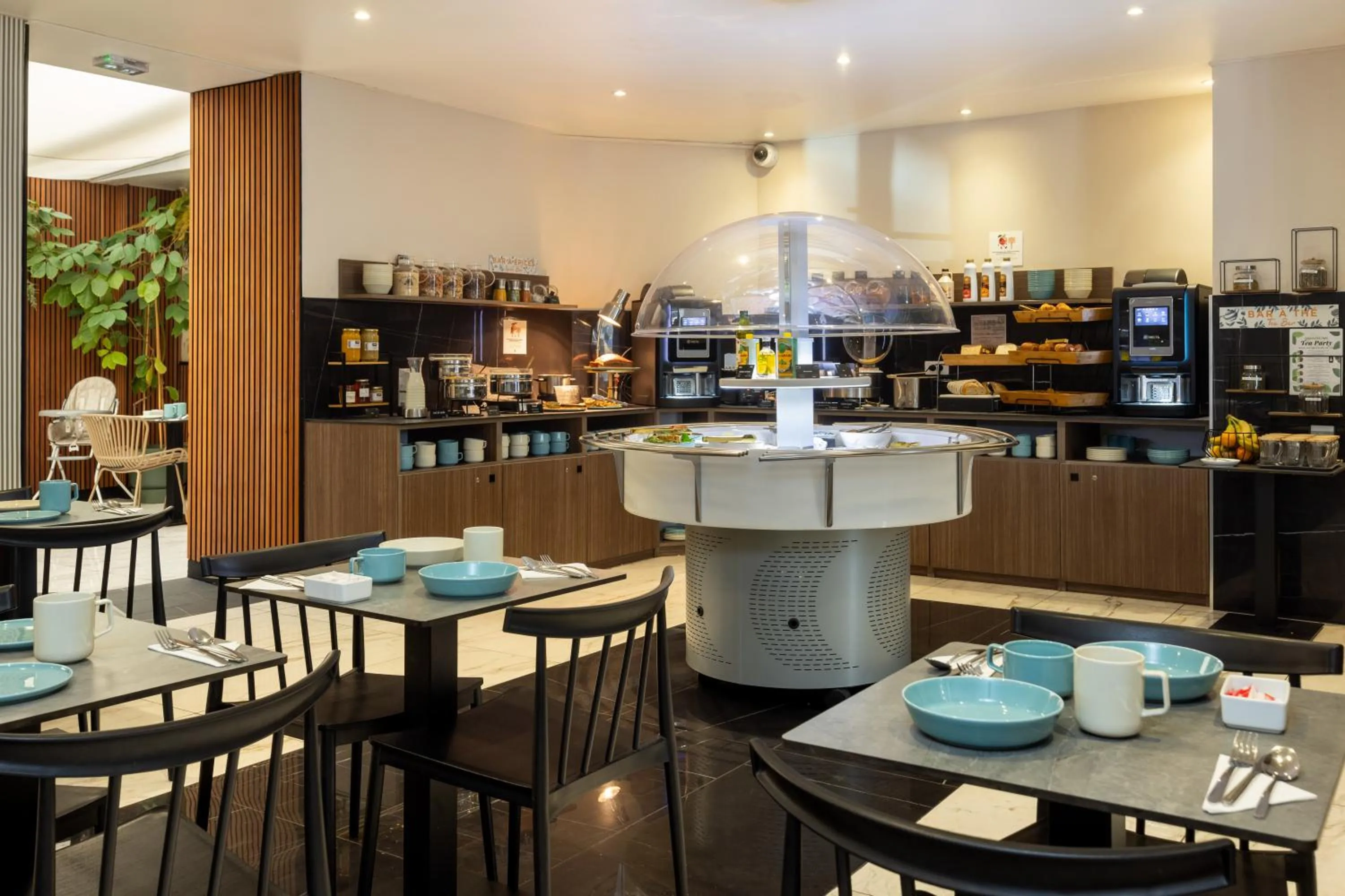 Restaurant/places to eat in Hotel Khla Nice