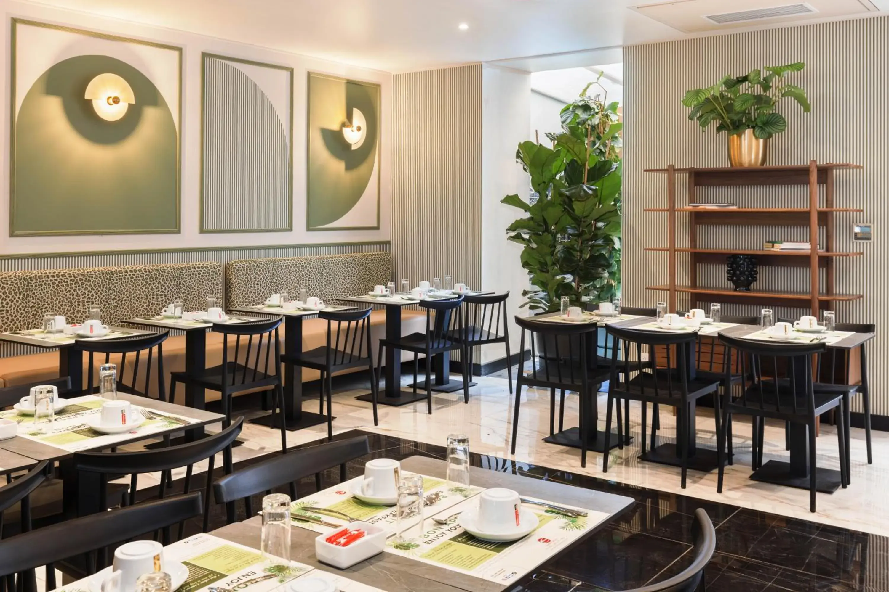 Restaurant/places to eat in Hotel Khla Nice Restaurant/places to eat in Hotel Khla Nice