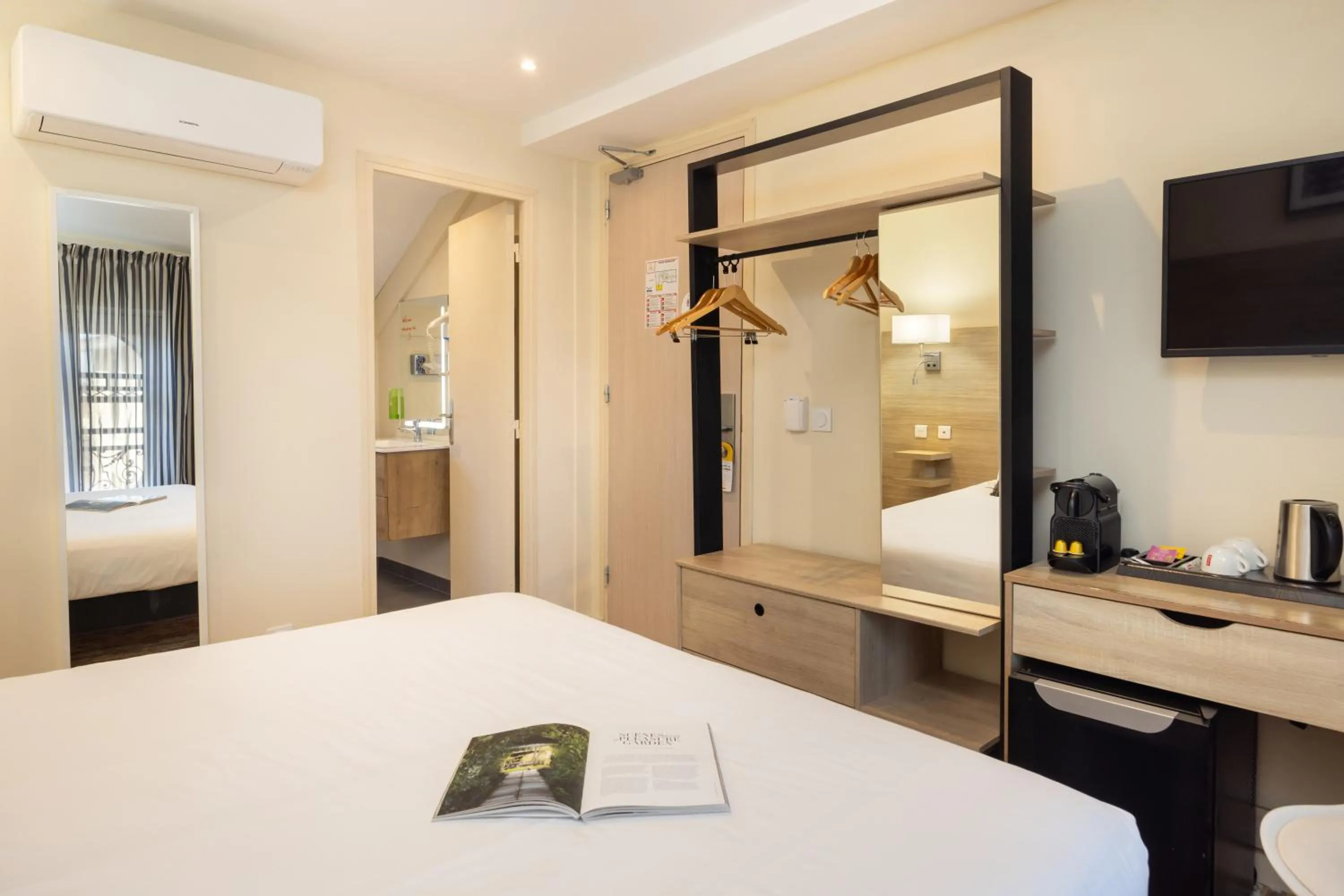Photo of the whole room, Bed in Hotel Khla Nice