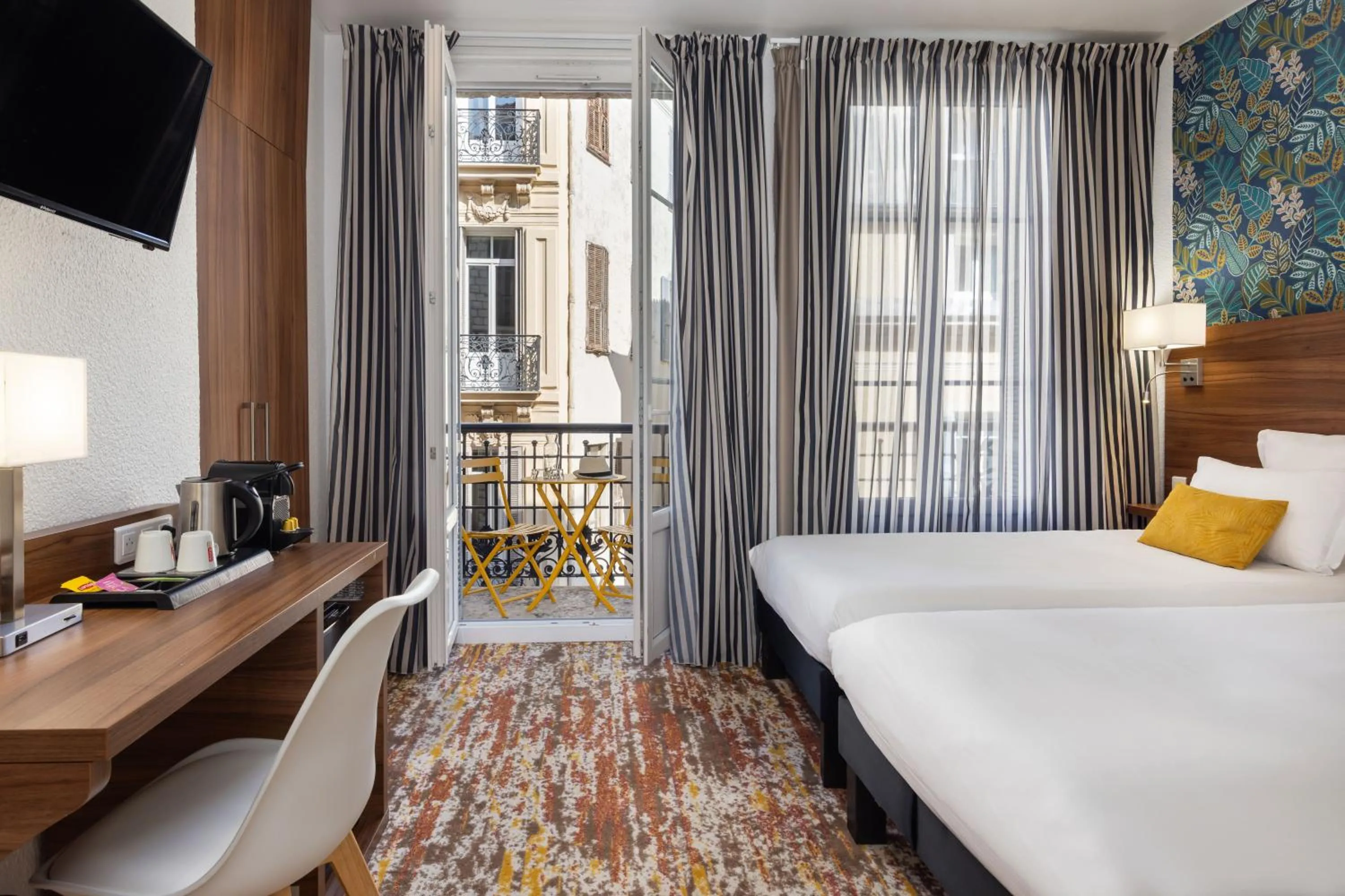 Bed in Hotel Khla Nice