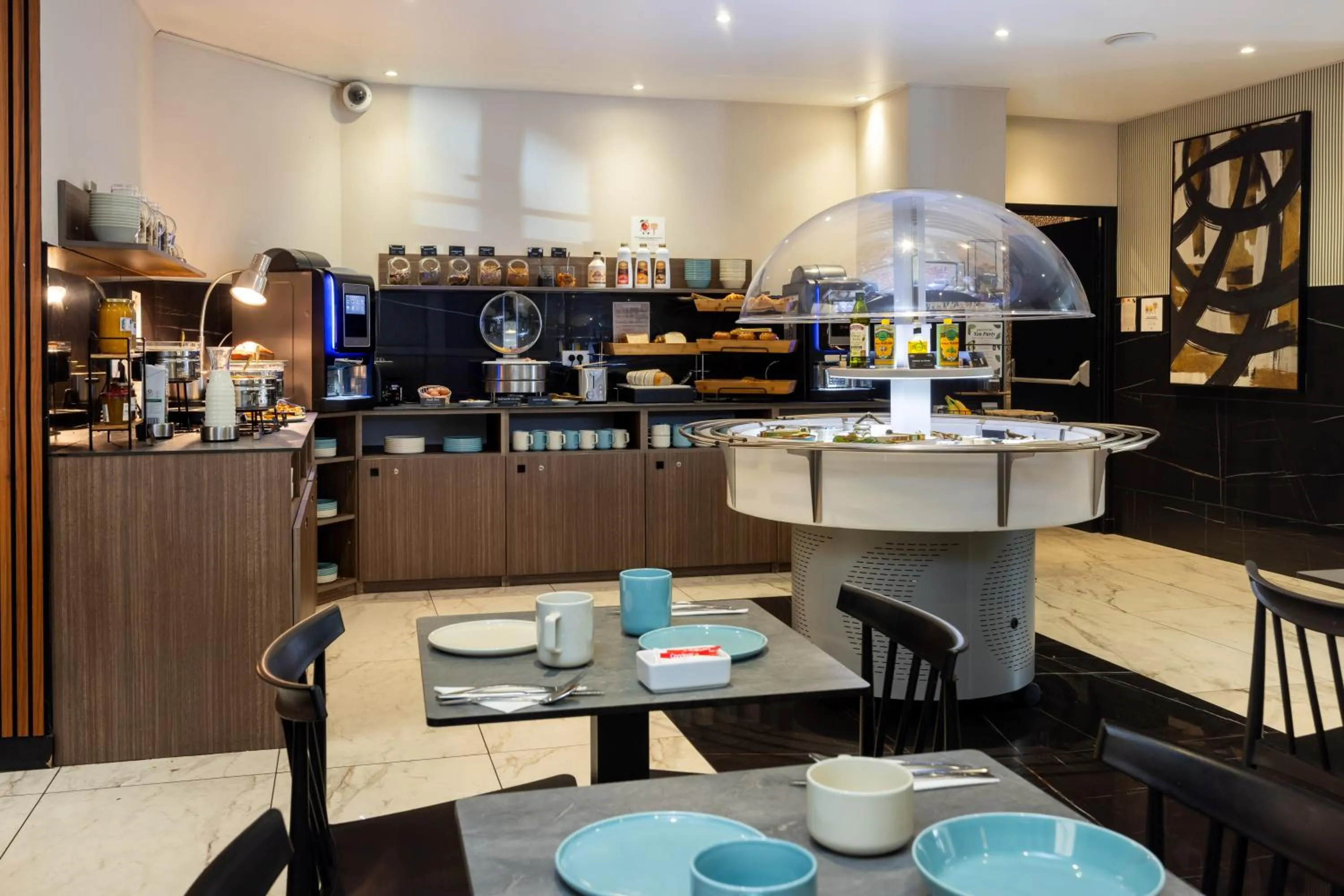 Restaurant/places to eat in Hotel Khla Nice