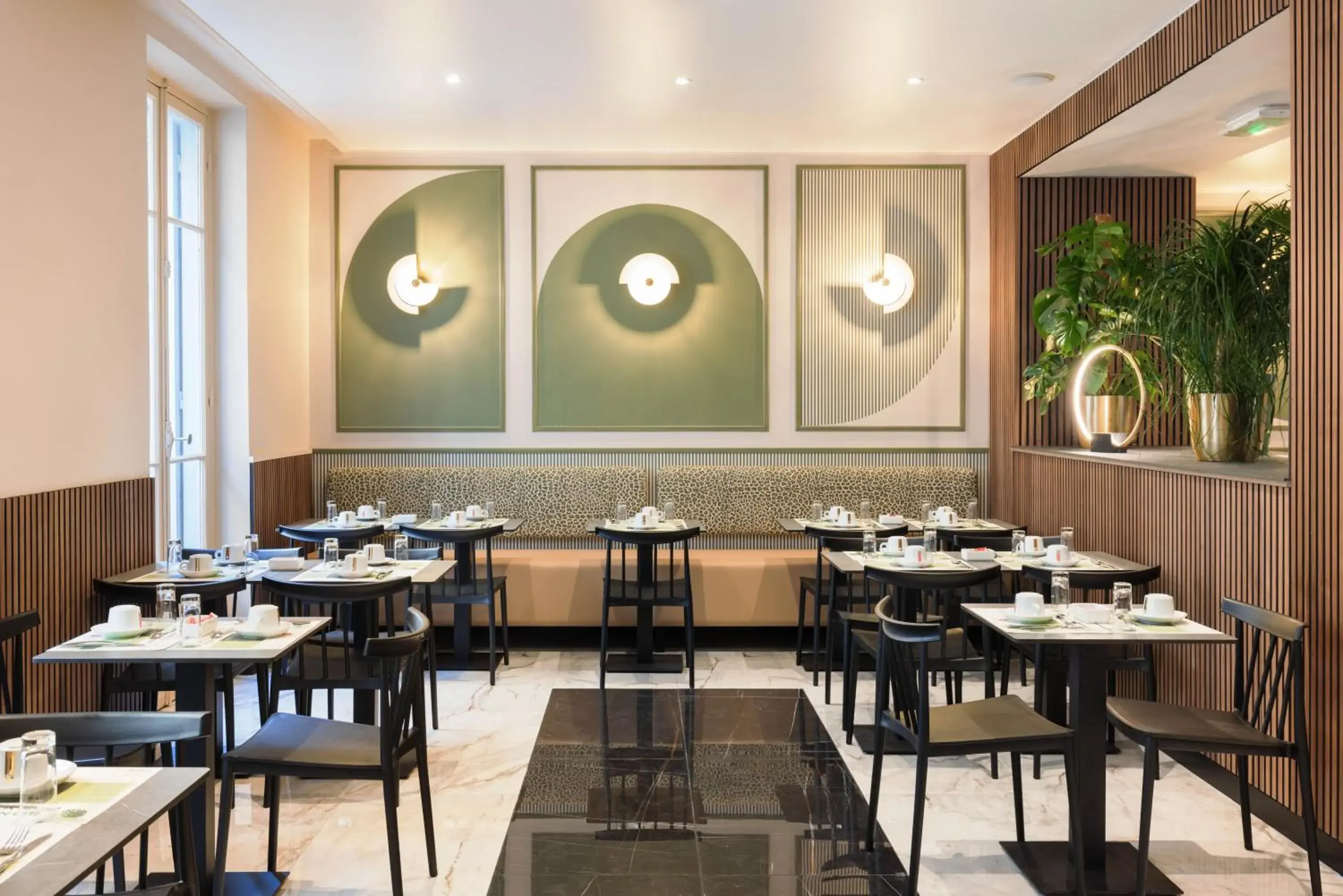 Restaurant/places to eat in Hotel Khla Nice Restaurant/places to eat in Hotel Khla Nice