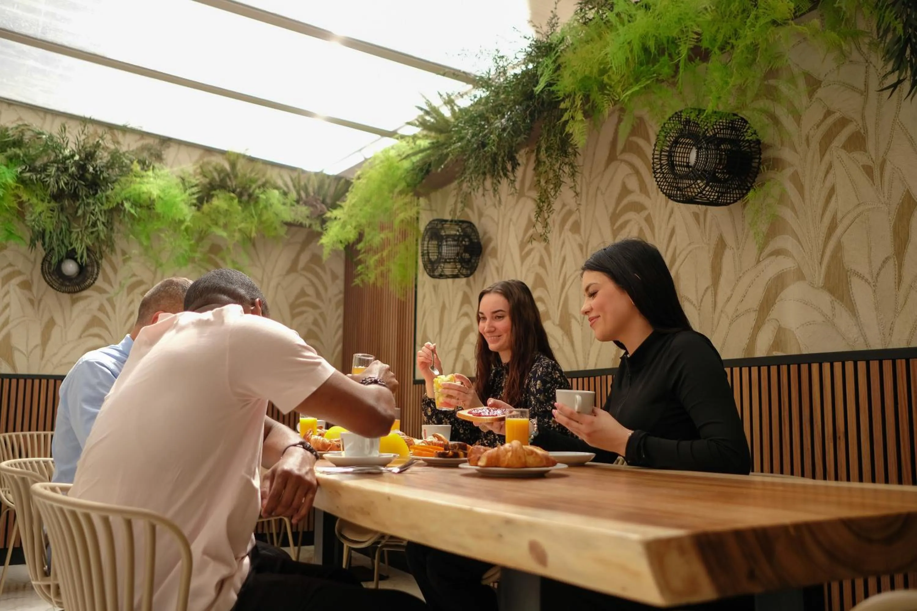 People in Hotel Khla Nice