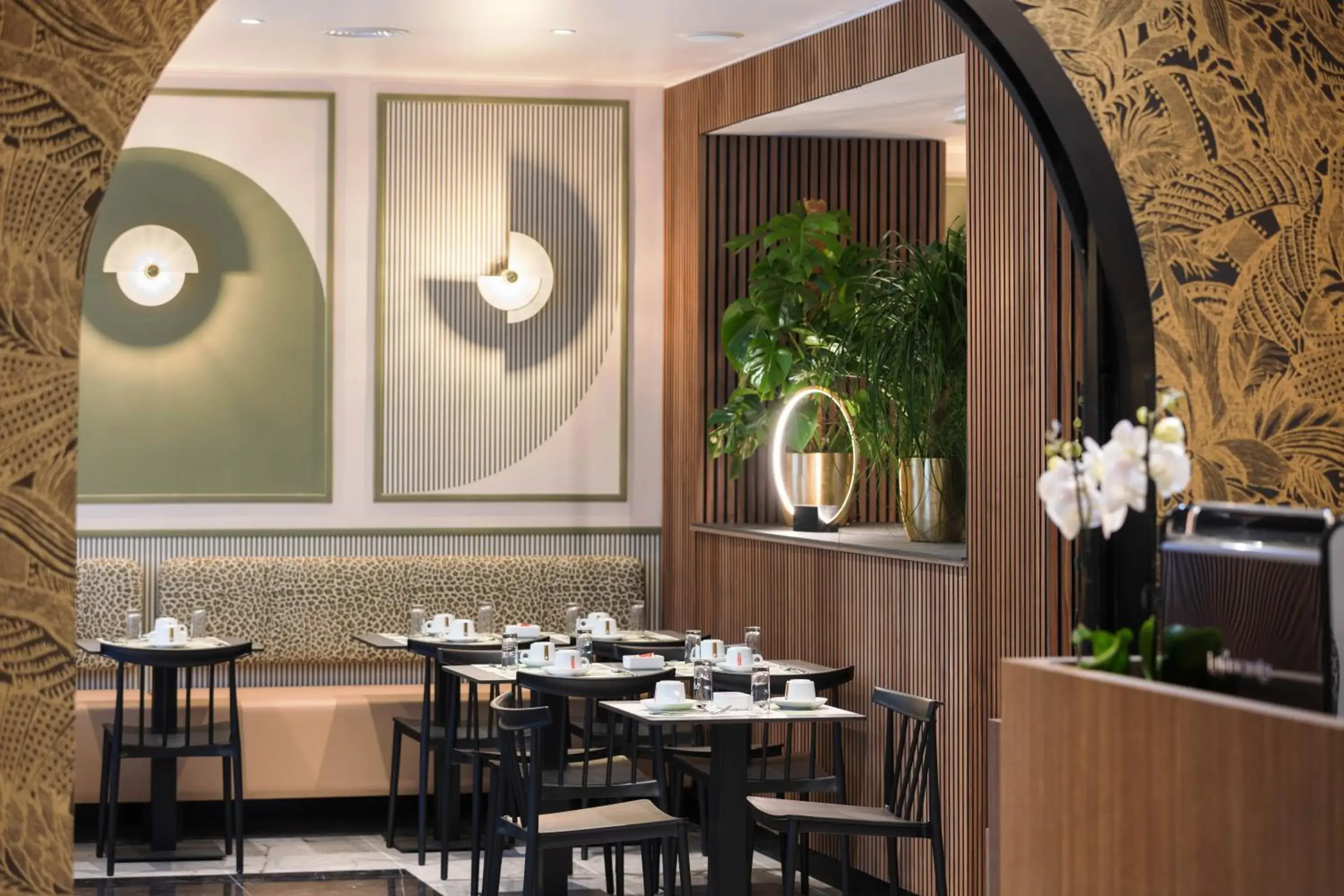 Restaurant/places to eat in Hotel Khla Nice Restaurant/places to eat in Hotel Khla Nice