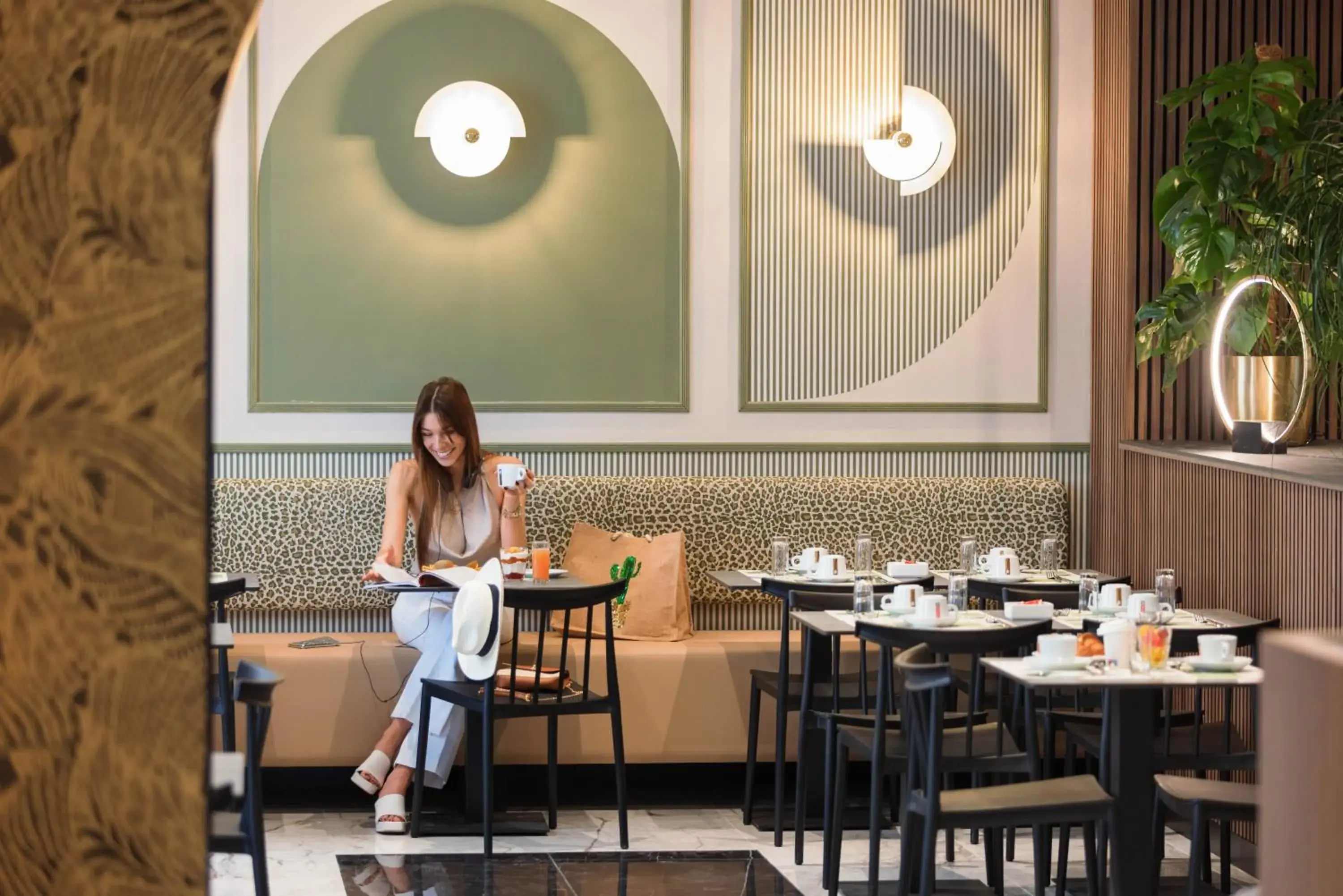 Restaurant/places to eat in Hotel Khla Nice Restaurant/places to eat in Hotel Khla Nice