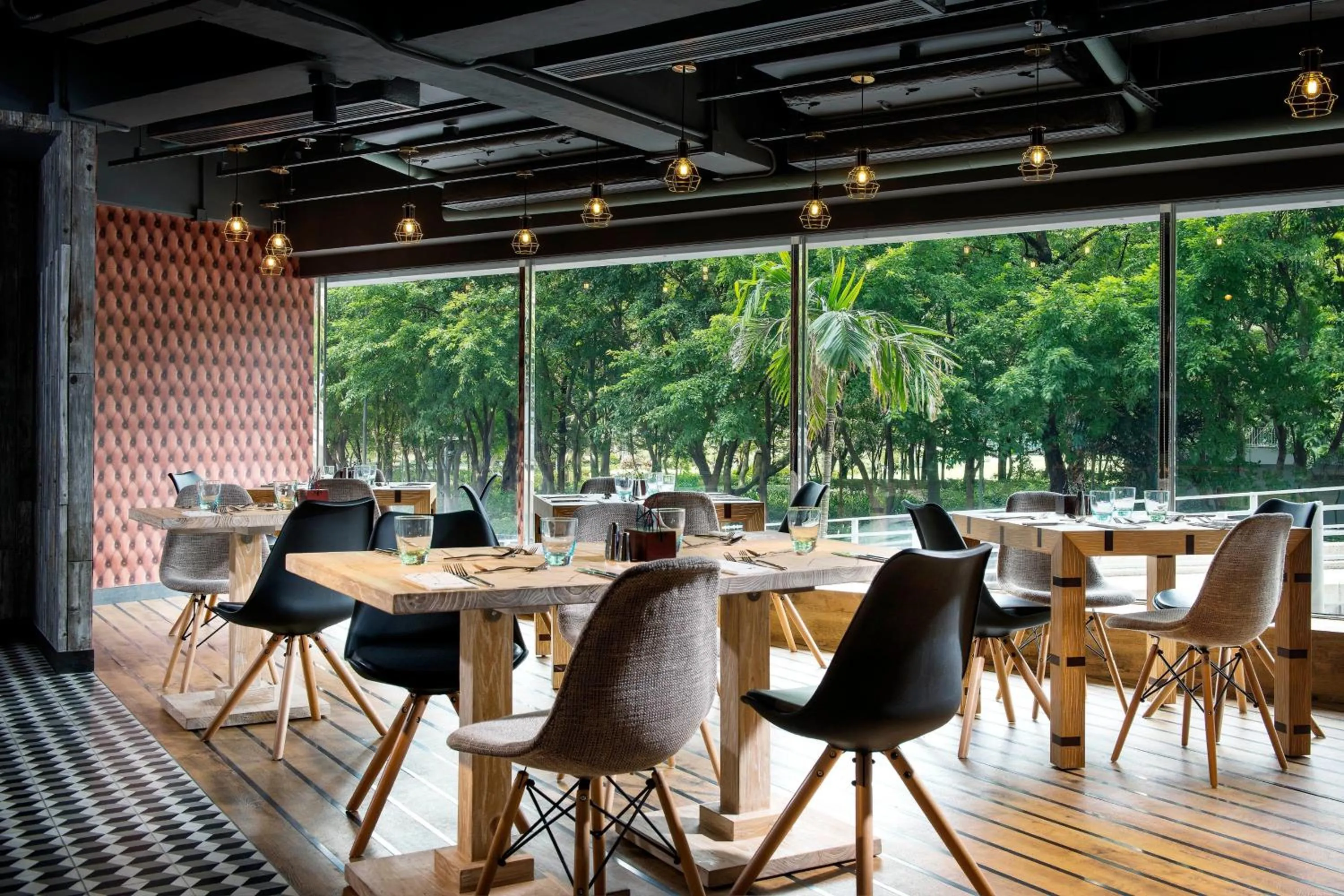 Restaurant/places to eat in The Park Lane Hong Kong, Autograph Collection