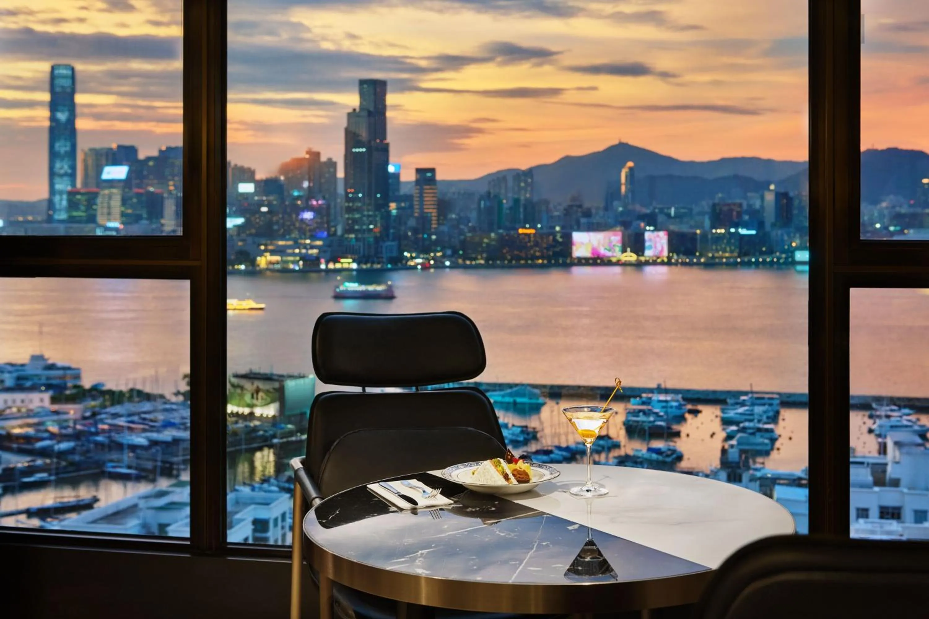 Lounge or bar in The Park Lane Hong Kong, Autograph Collection