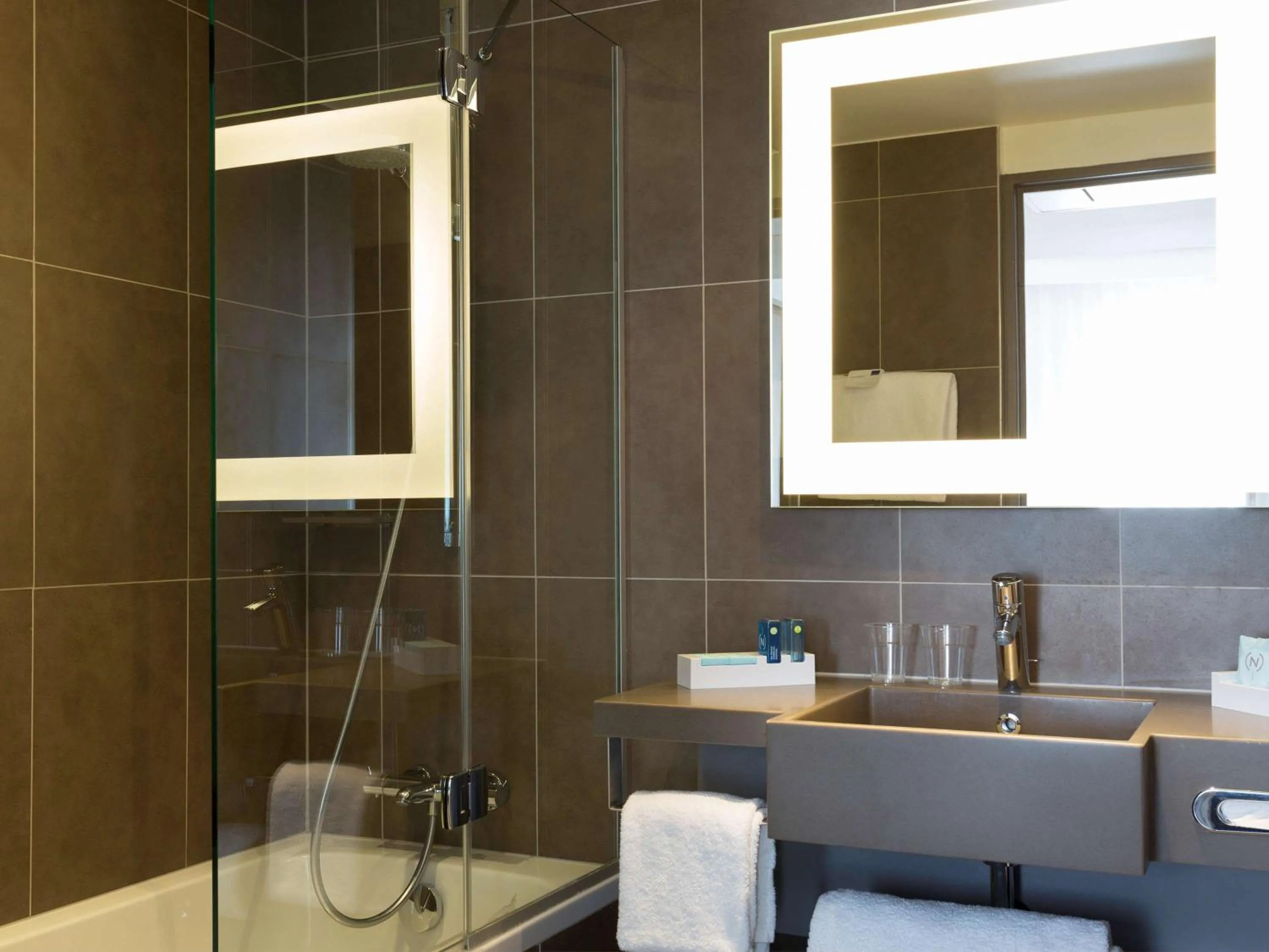 Photo of the whole room in Novotel Marseille Centre Prado Vélodrome