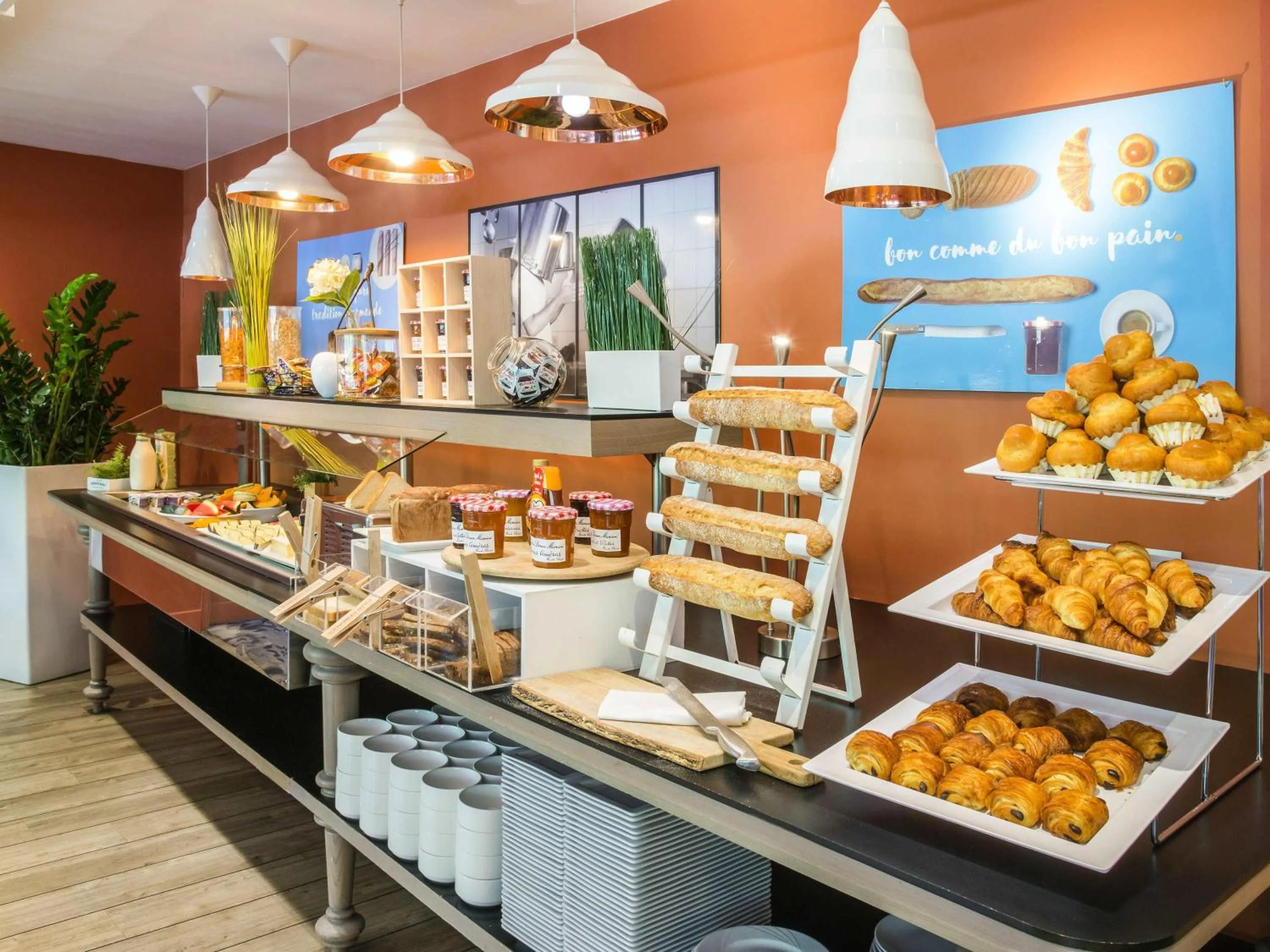 Restaurant/places to eat in Novotel Marseille Centre Prado Vélodrome