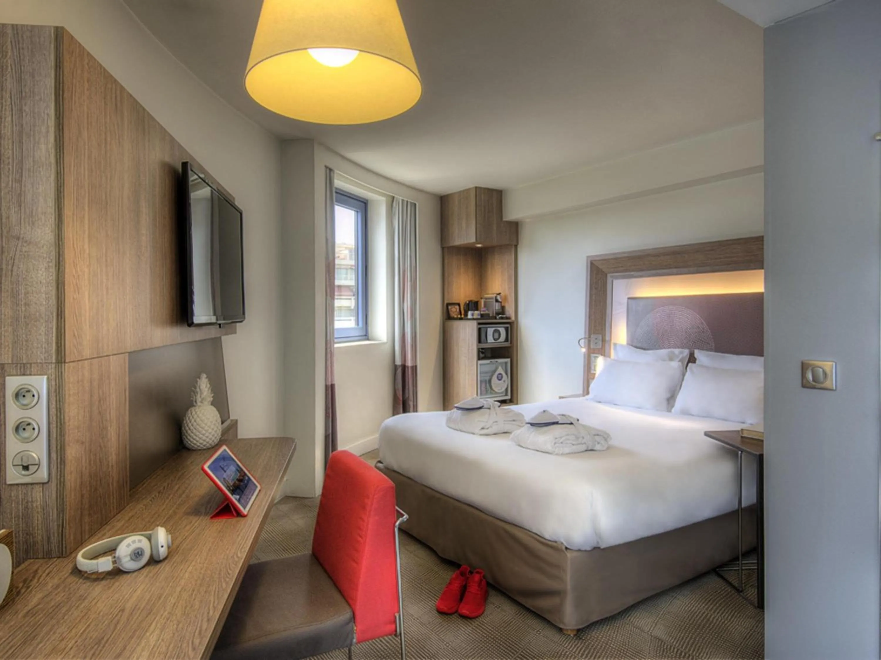 Bedroom, Bed in Novotel Marseille Centre Prado Vélodrome