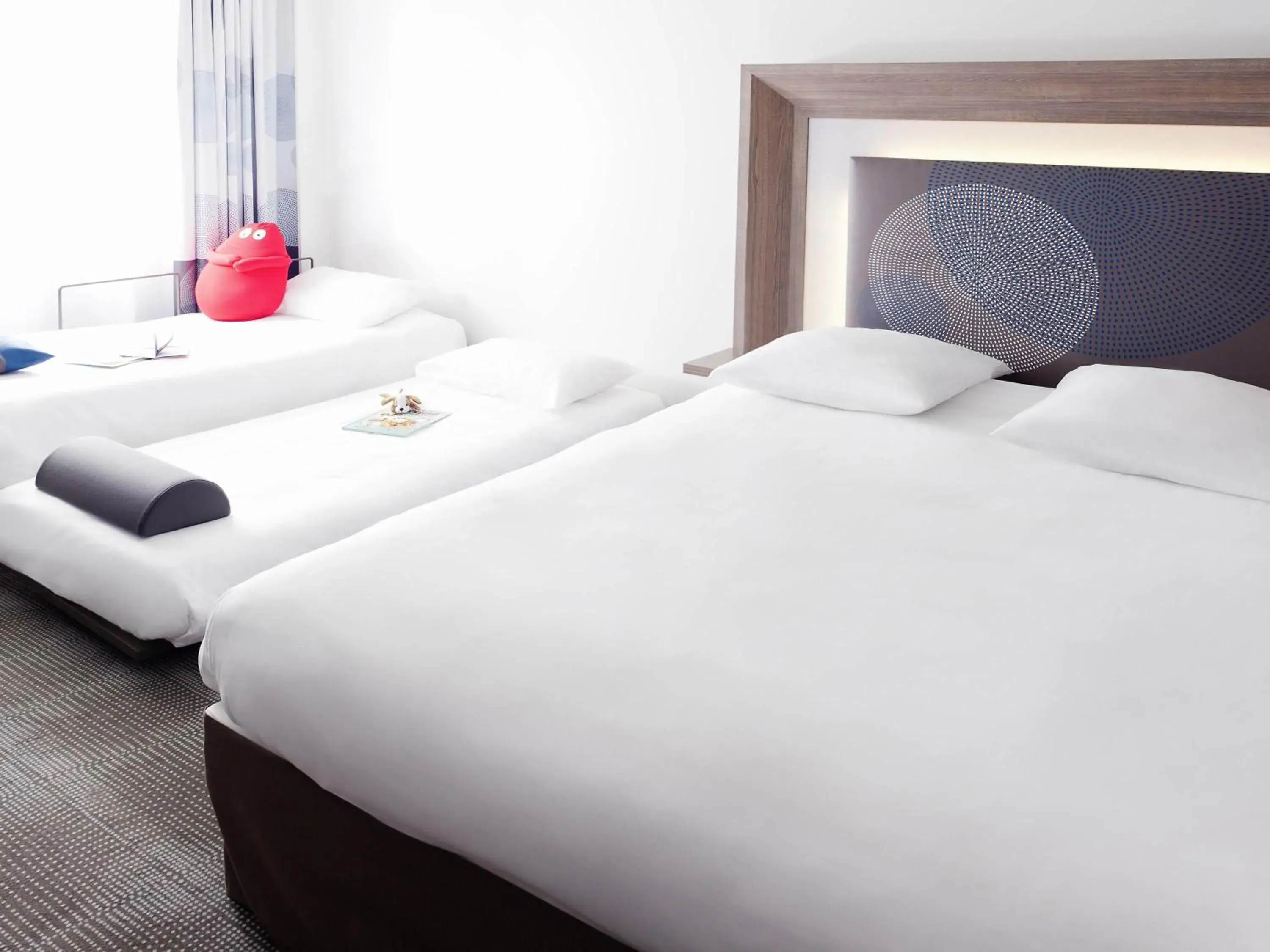 Bedroom, Bed in Novotel Marseille Centre Prado Vélodrome Bedroom, Bed in Novotel Marseille Centre Prado Vélodrome