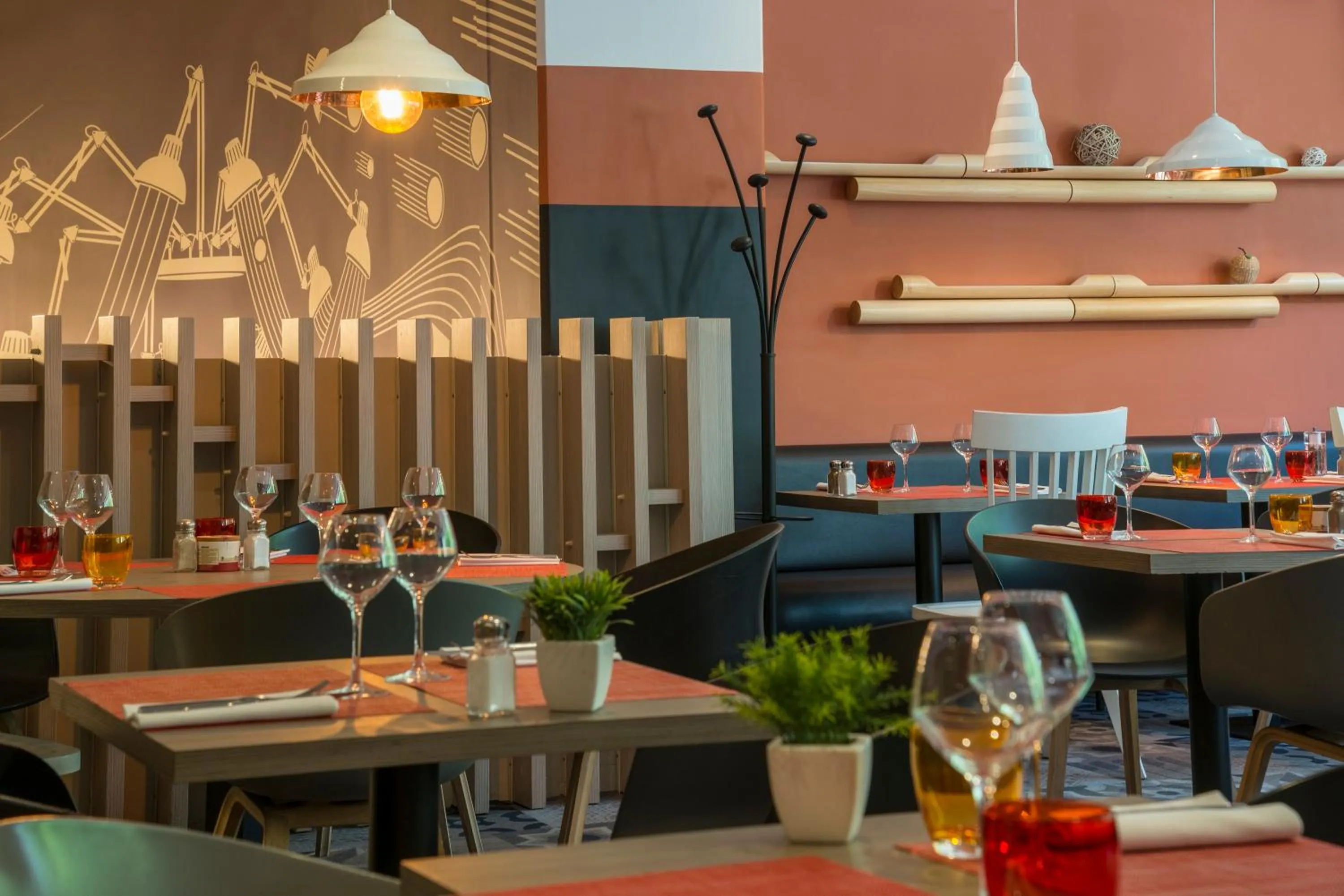 Restaurant/places to eat in Novotel Marseille Centre Prado Vélodrome